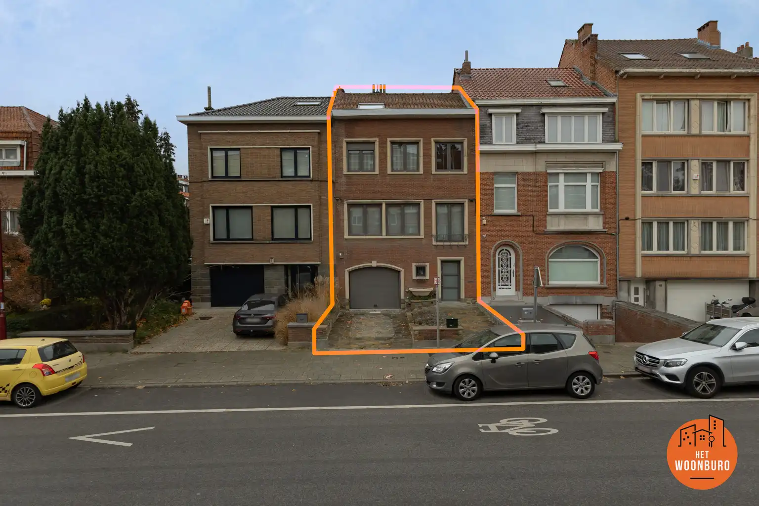 Karaktervolle woning met 4 slpks, garage, bijgebouw en tuin foto {{pictureIndex}}