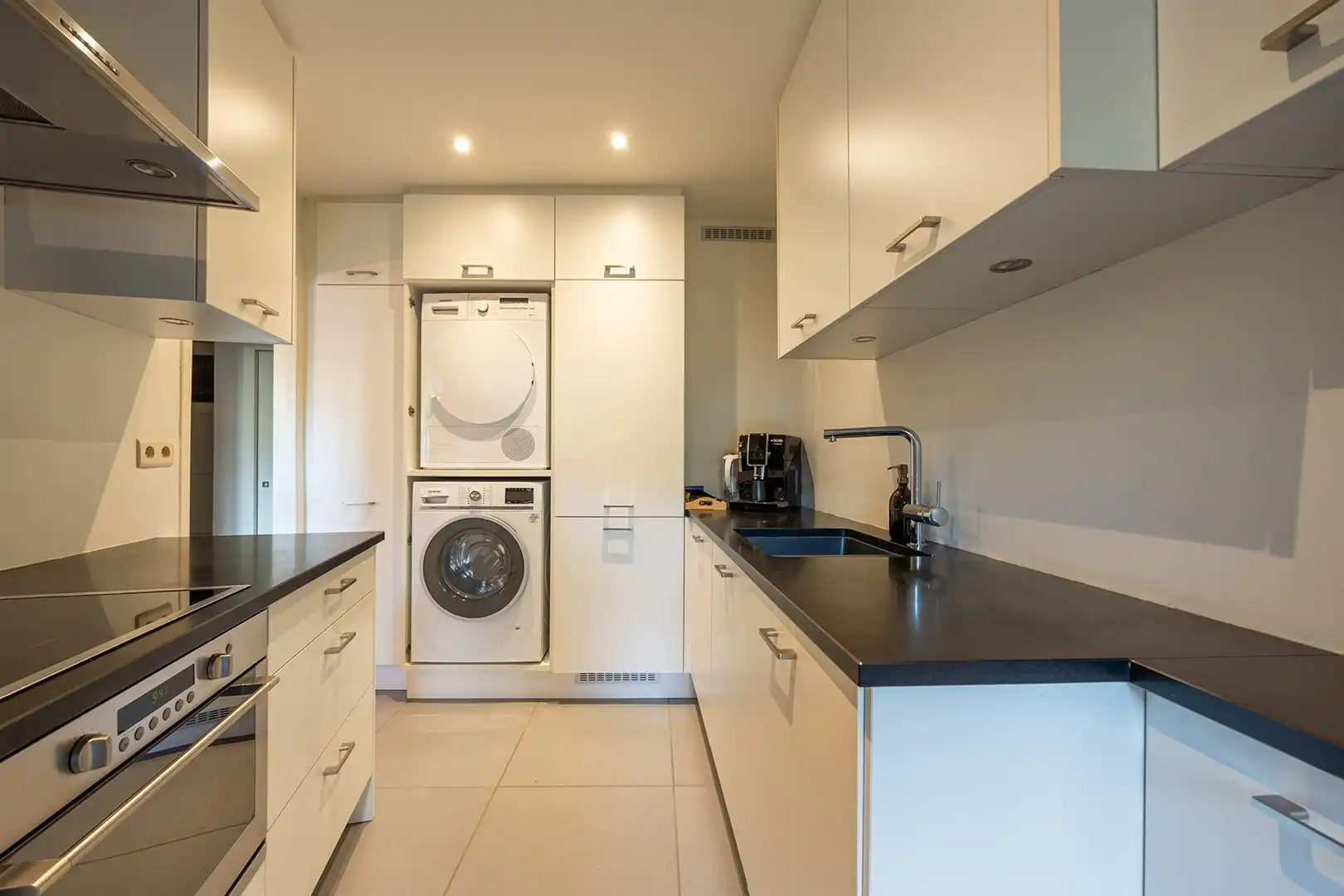 Uiterst charmant appartement op de grens van Zurenborg foto 9