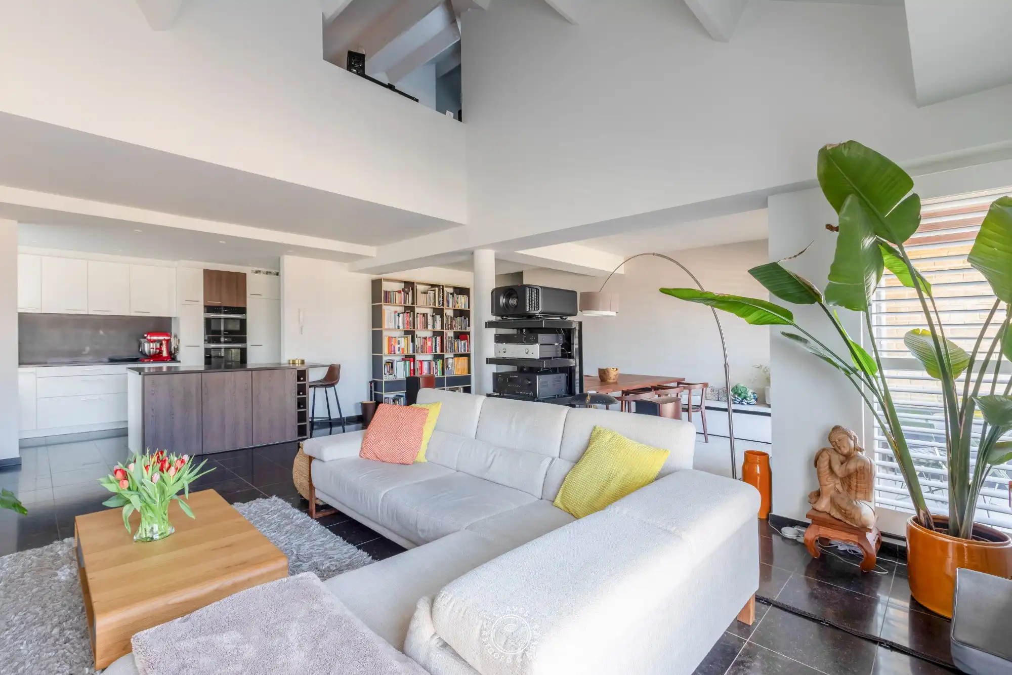 High-end  afgewerkt appartement met twee slaapkamers - en de optie om een ondergrondse staanplaats mee aan te kopen foto 2