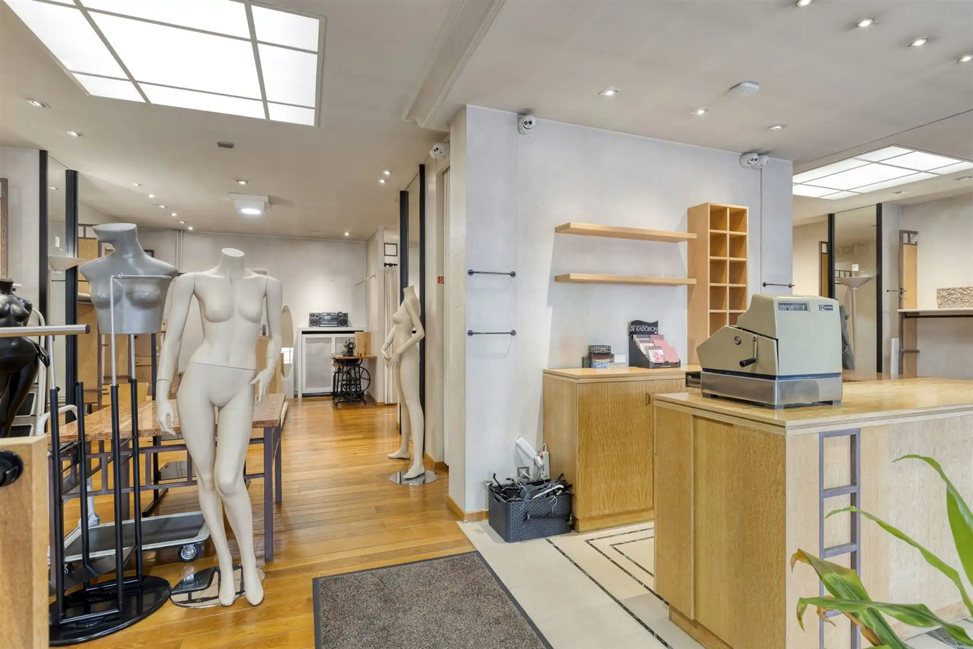 Commercieel pand met woonst op toplocatie. foto 5