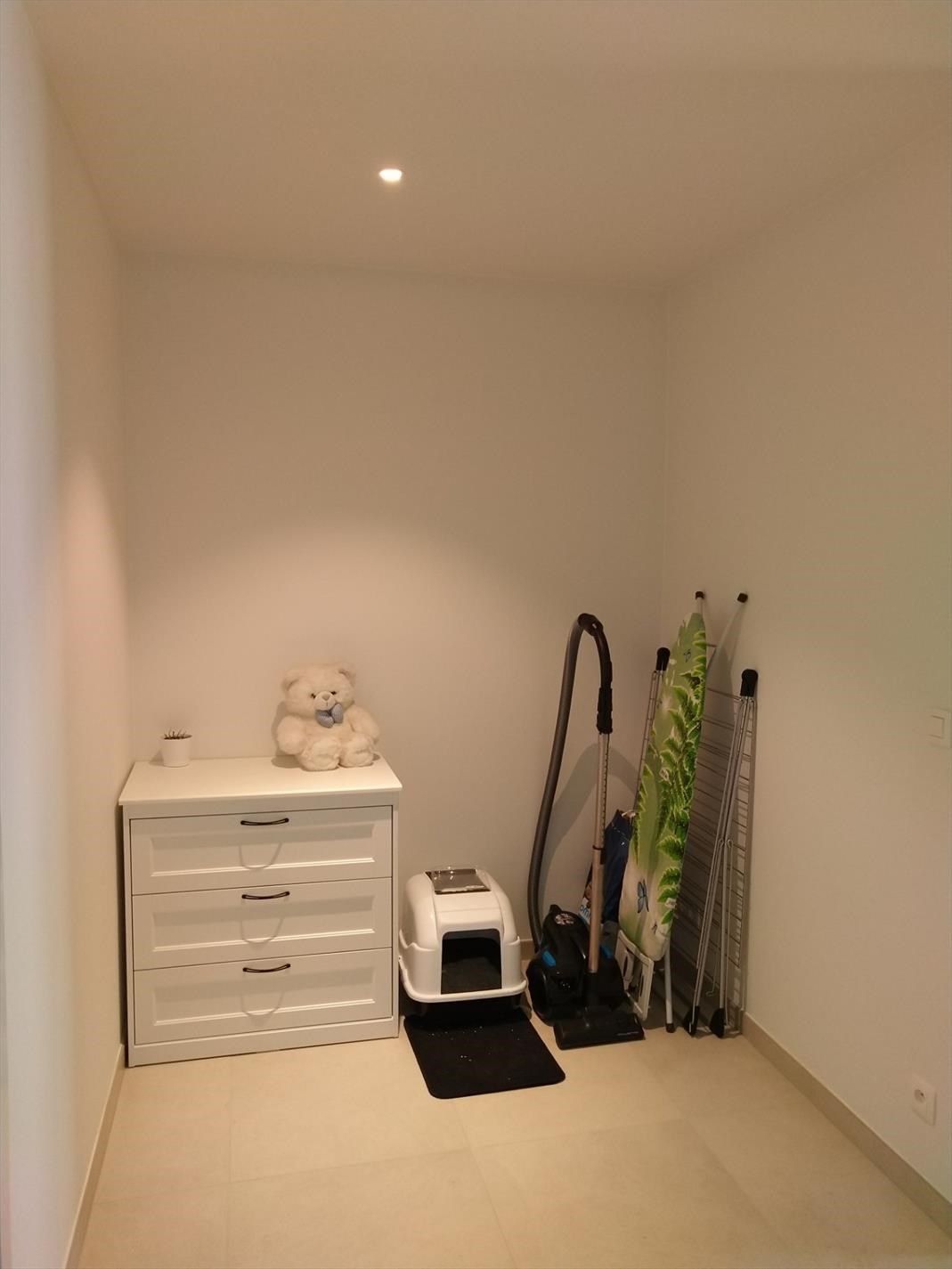 Hoogwaardig gerenoveerd 2-slpk.-appartement met garage foto 5