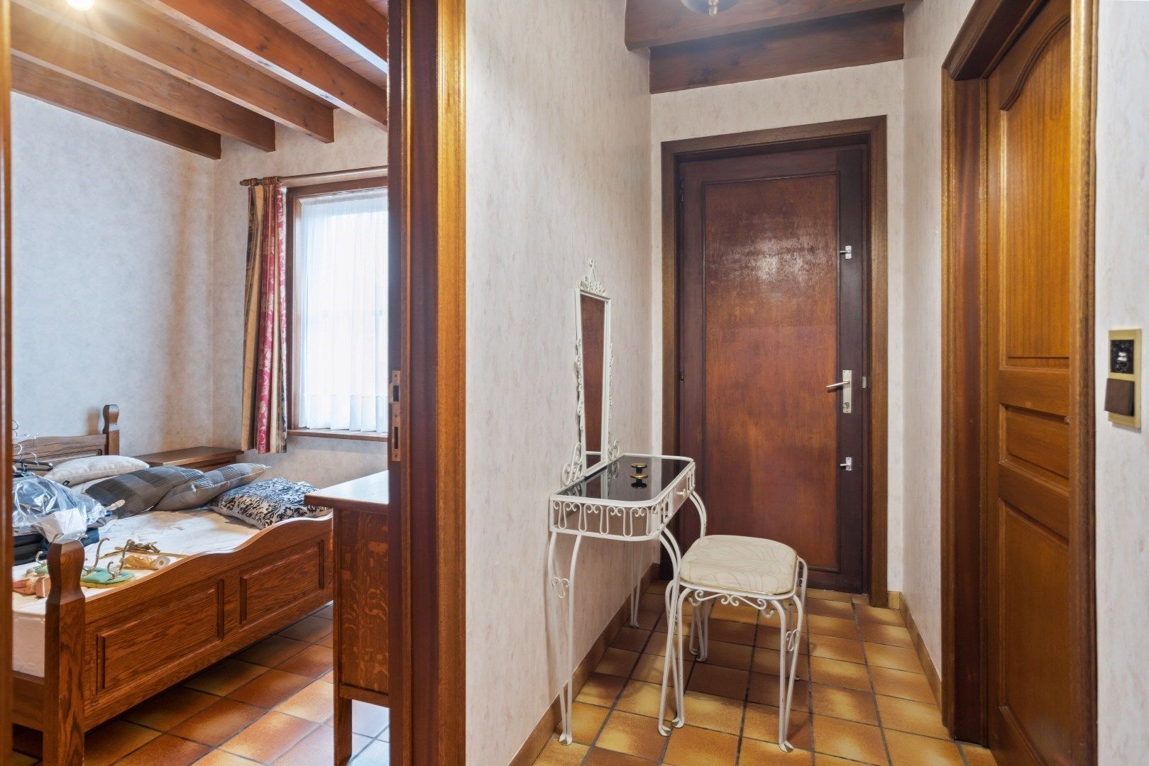 Residentieel gelegen, vrijstaande woning op ruim perceel van 714m² foto 6