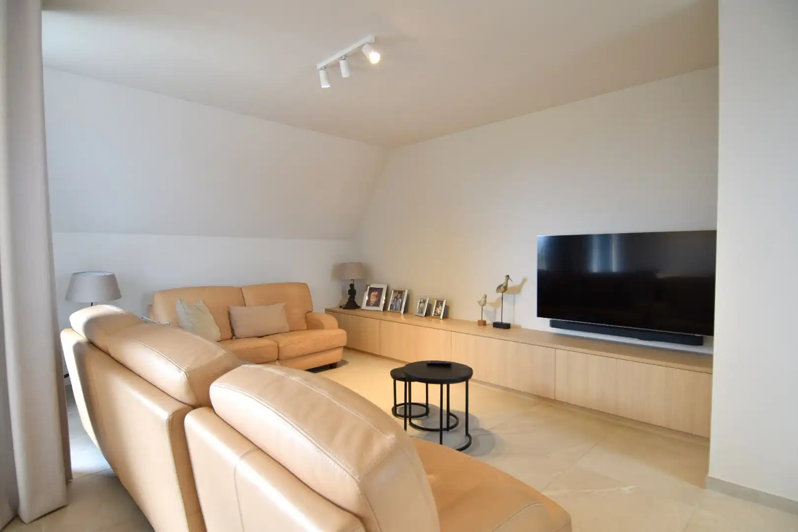 Penthouse (BJ 2021) met 2 slaapkamers, aparte dressing en zonnig terras te koop in Lendelede foto 4
