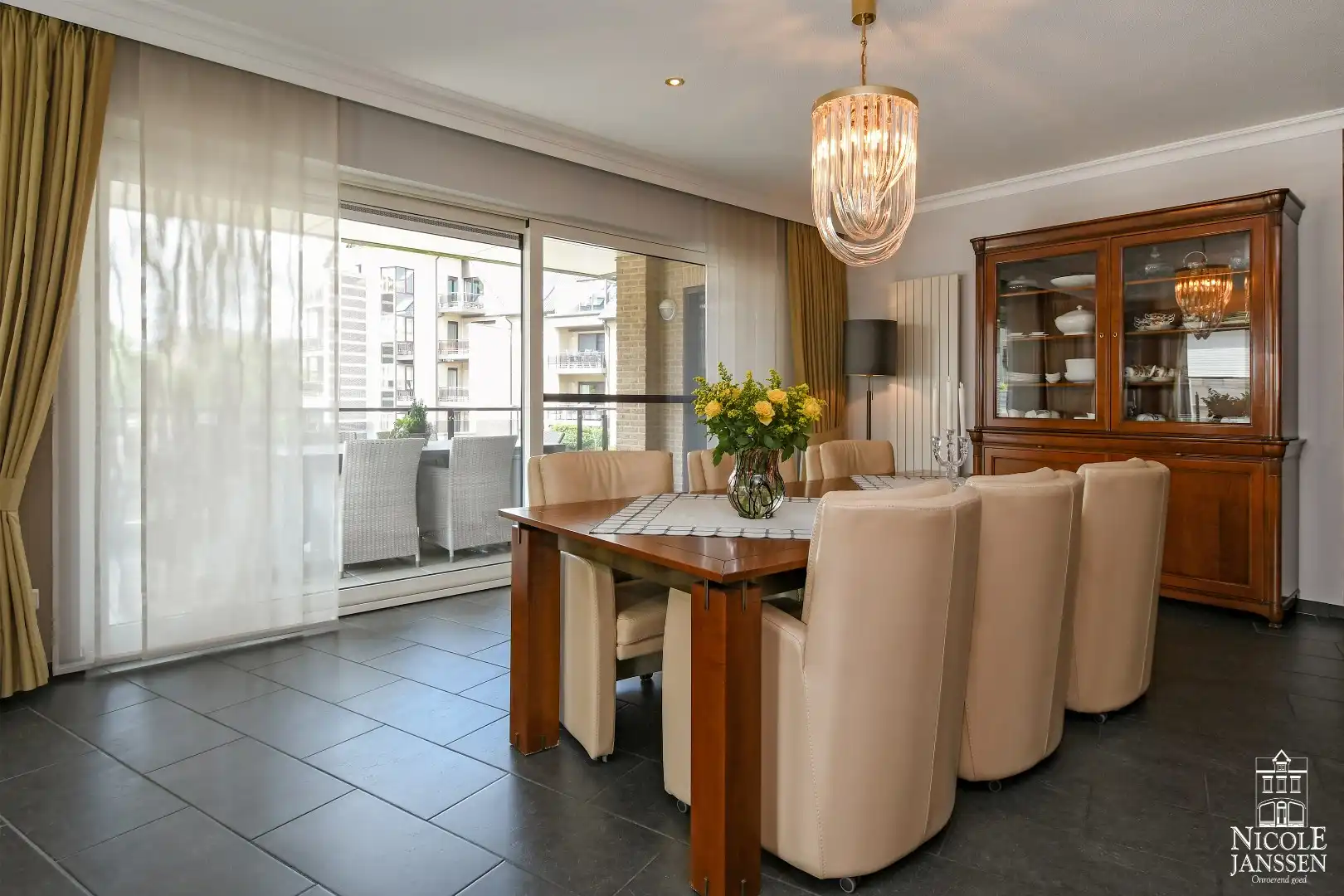 Ruim en luxueus appartement van 190m² met twee mooie terrassen en garage foto 8