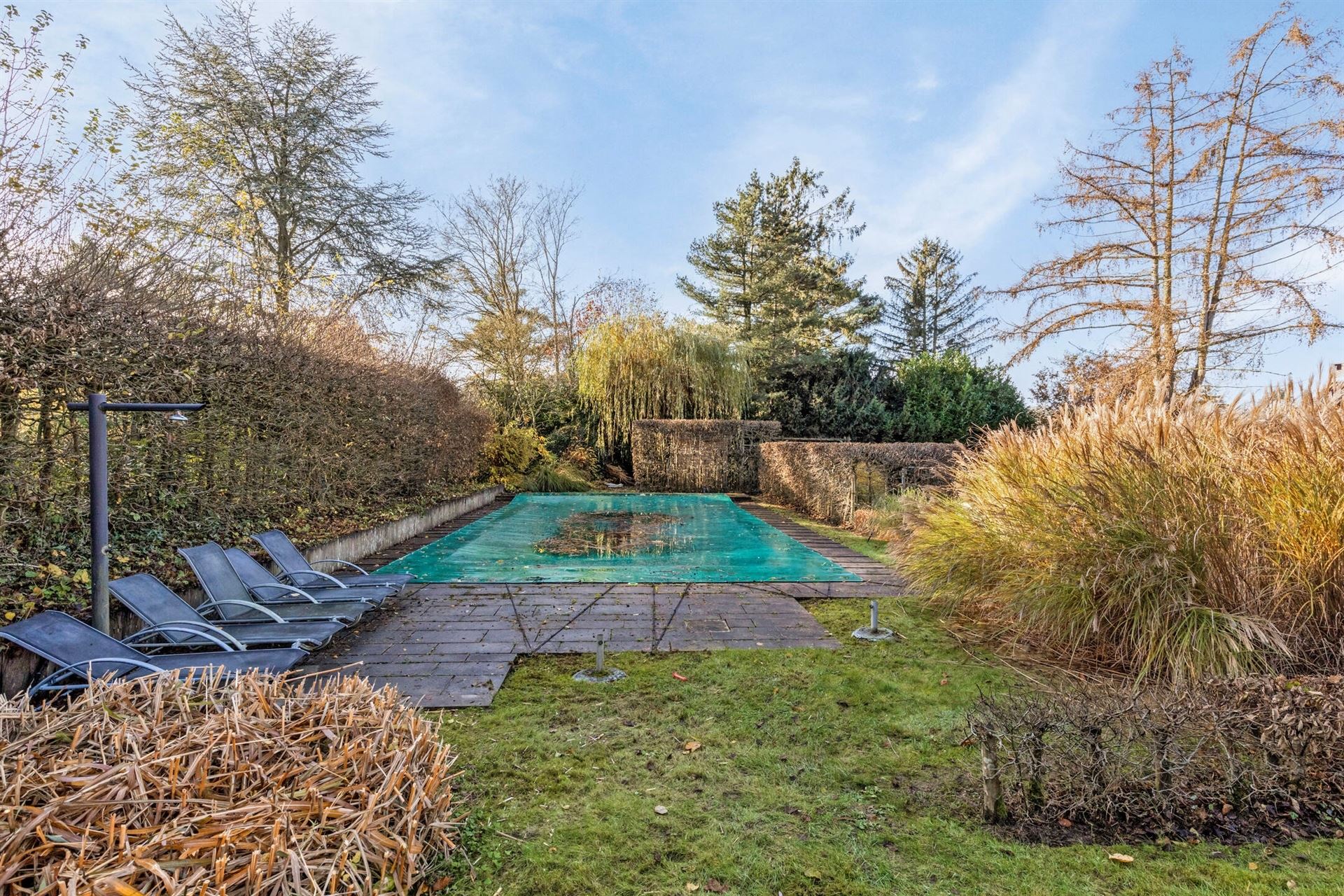 ONDER OPTIE - Ruime klassieke villa met zwembad in doodlopende straat foto 34