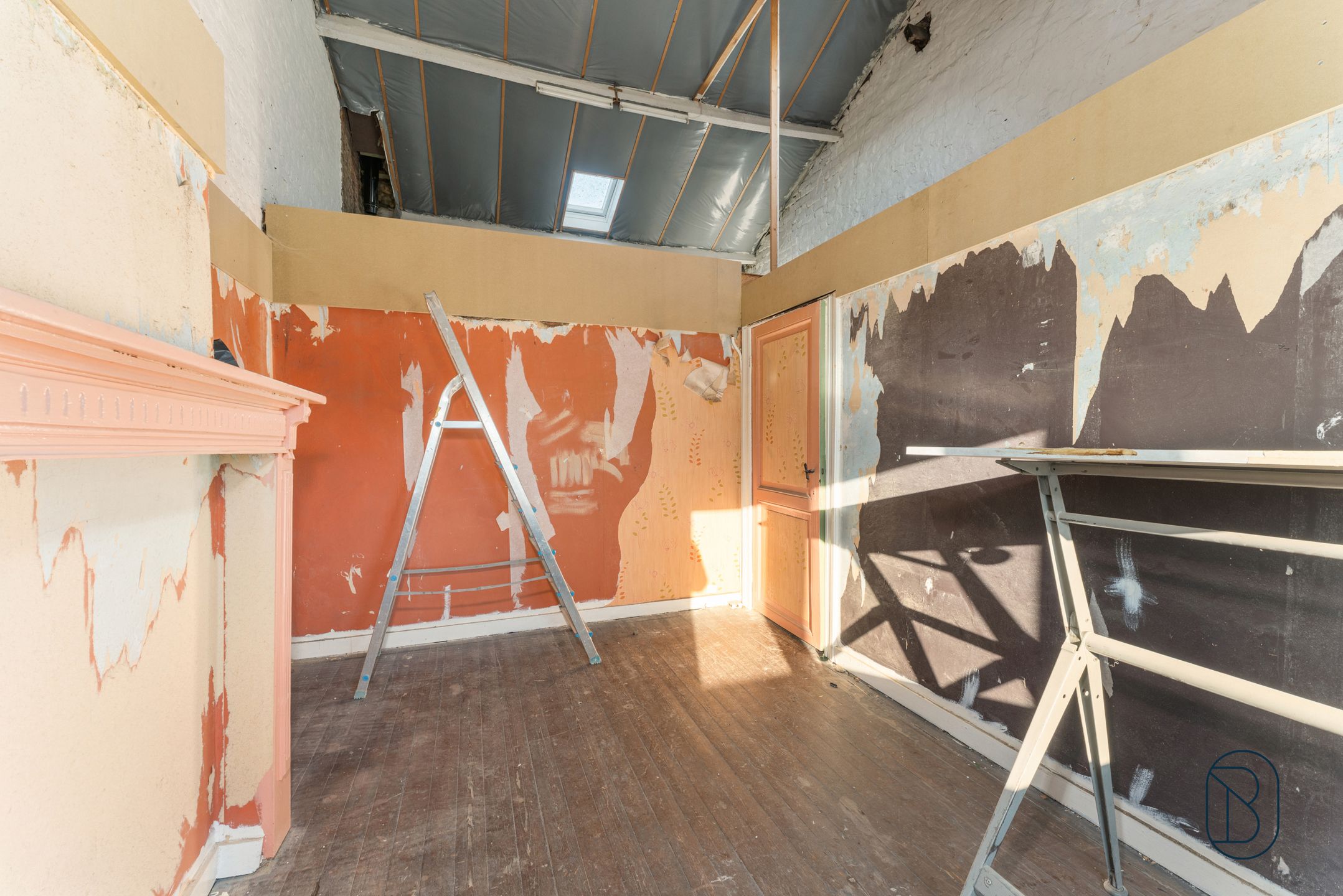 Topgelegen rijwoning met veel potentieel vlakbij het centrum foto 20