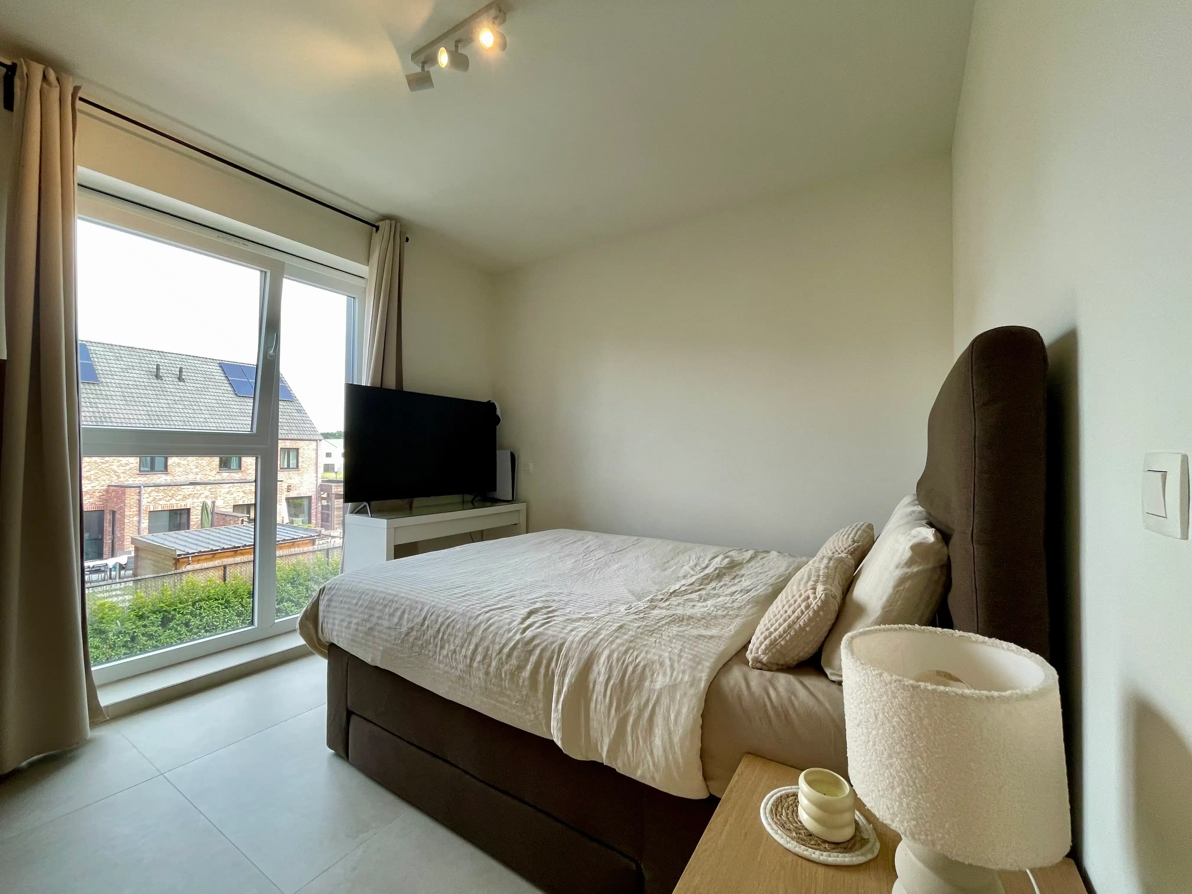 Nieuwbouwappartement met 1 slaapkamer, ruim terras en garage foto 8