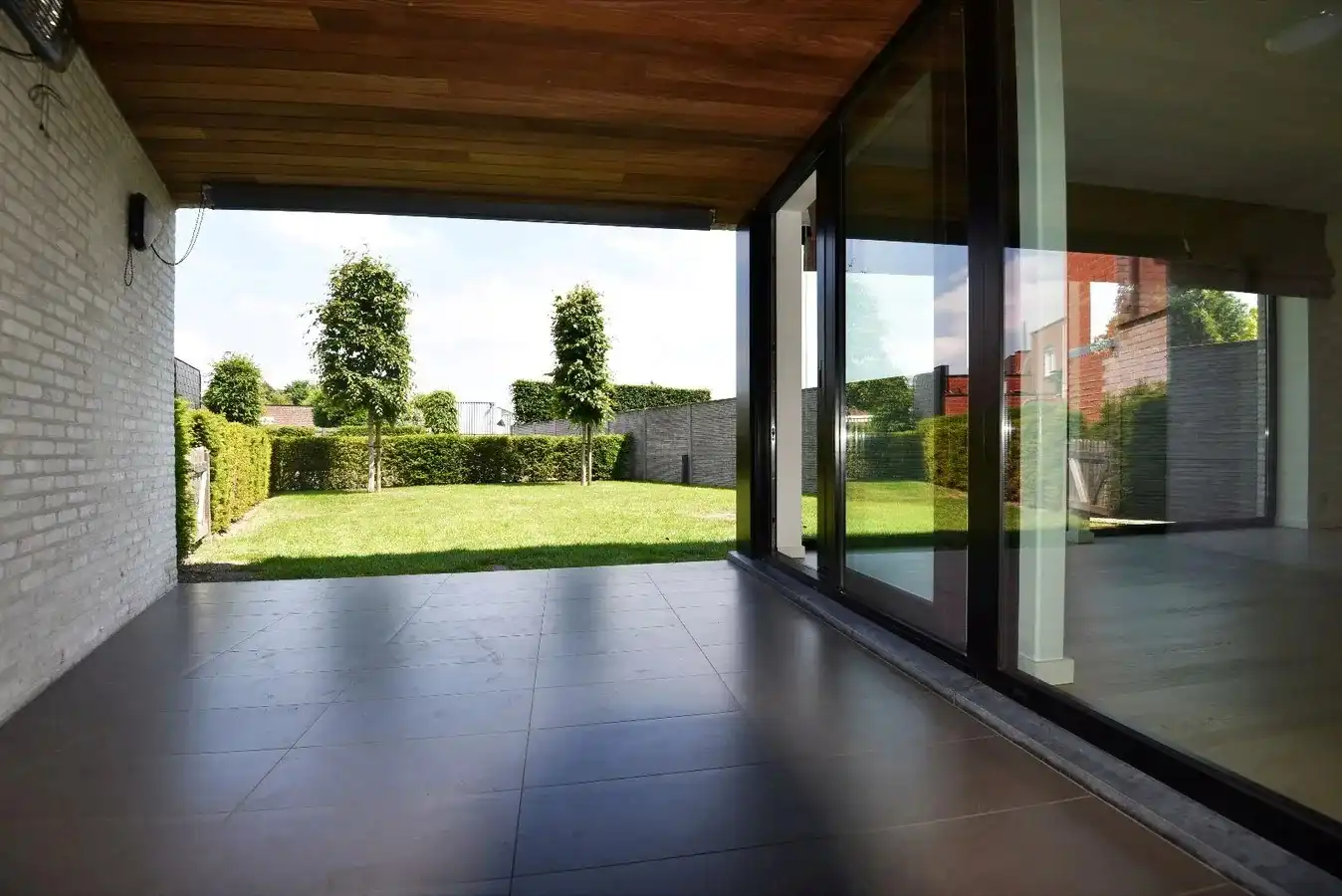 Gelijkvloers appartement met 2 slaapkamers, terras en tuin. foto 8