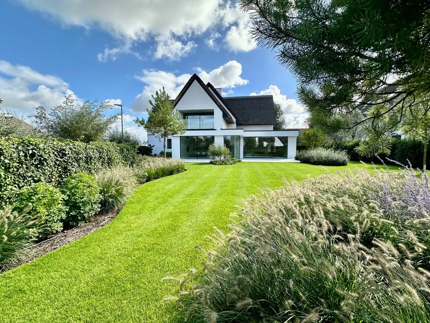 Luxueuze nieuwbouwvilla gelegen aan de rand van het Zoute, op slechts enkele minuten van de zee en het strand. foto 4