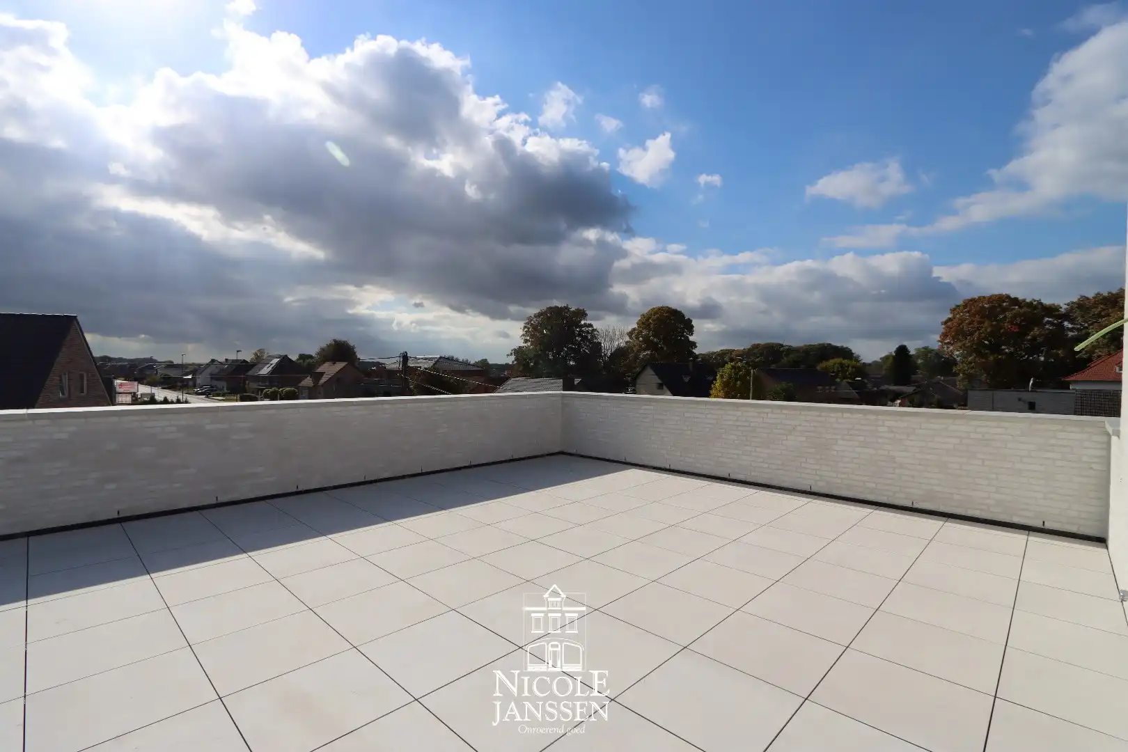 Penthouse met twee autostandplaatsen foto 8