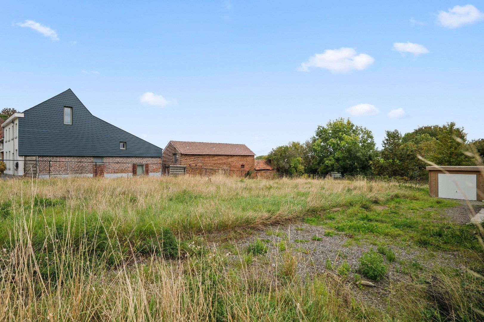 In bouwzone gelegen terrein: interessant voor investeerders! foto 24