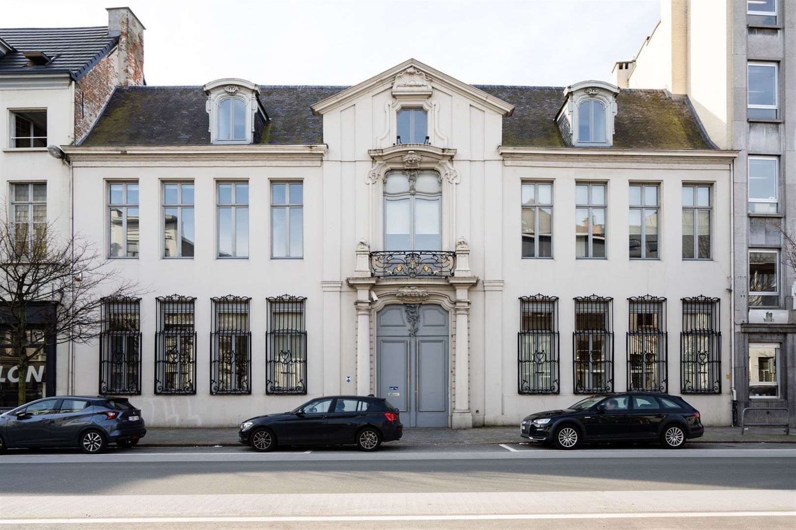 Karaktervolle kantoorruimte te huur in uniek Stadspaleis foto {{pictureIndex}}