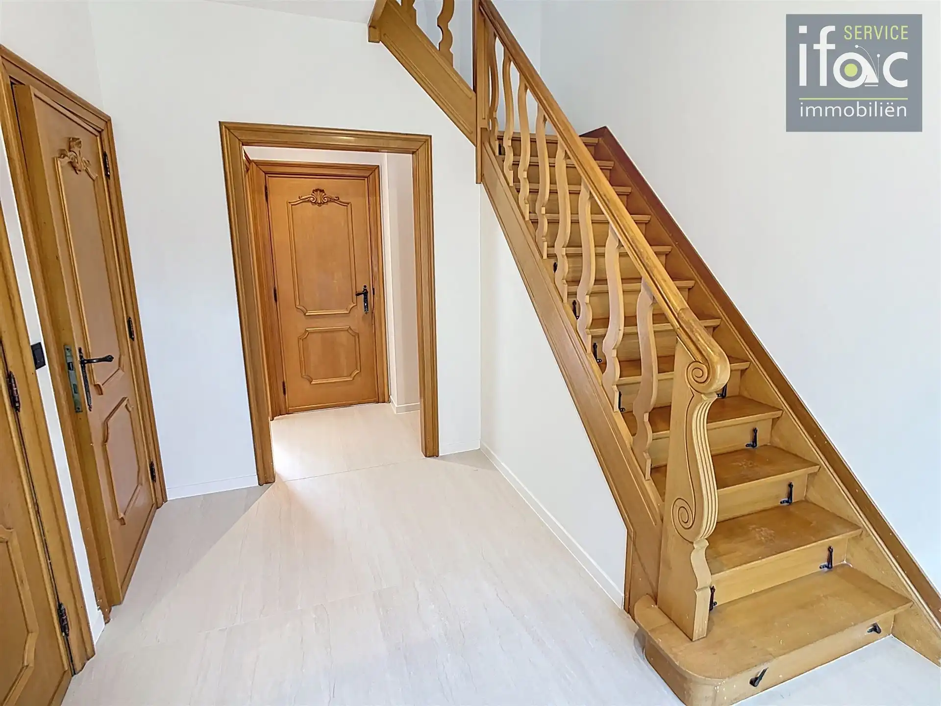 Volledig vernieuwd woning, grote garage, tuin, 3 gr slpks foto 9