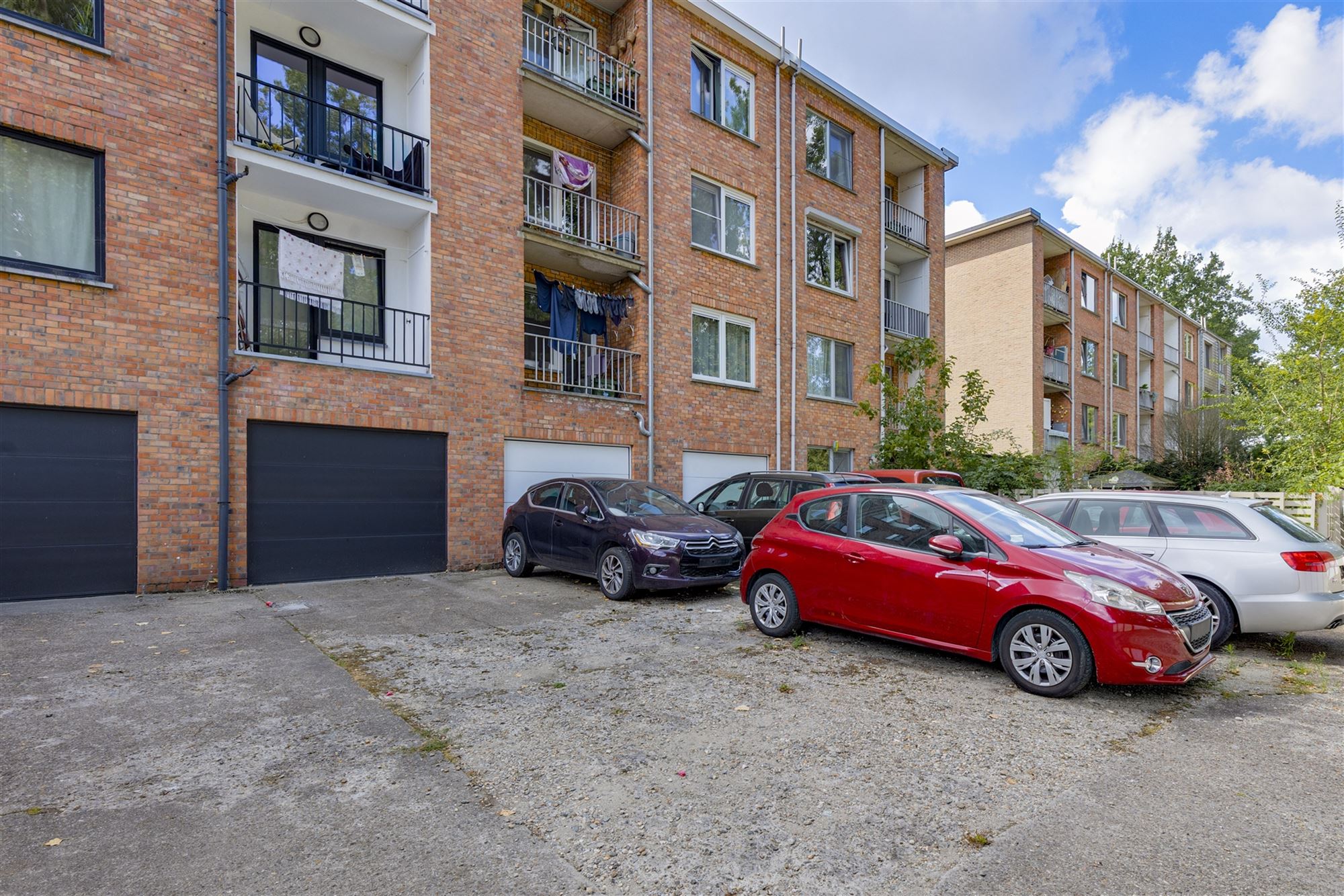 Ruime garage met 3 plaatsen te koop in Mortsel foto 4