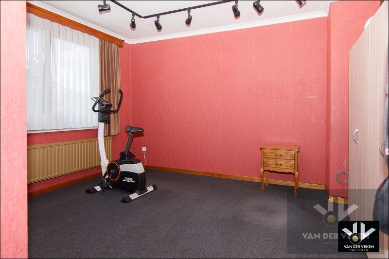 INSTAPKLAAR GEHEEL VAN MAAR LIEFST 370m² OP RUSTIGE LOCATIE foto 18