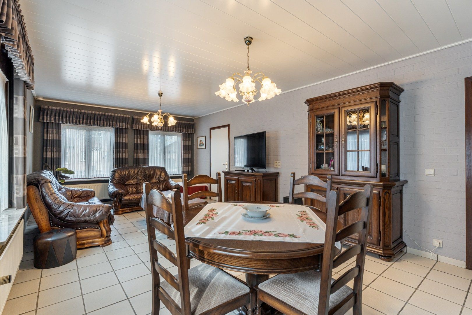 Verzorgde gezinswoning op een perceel van 9a08ca, gebouwd in 1988 op een rustige locatie nabij het centrum van Neeroeteren!  foto 12