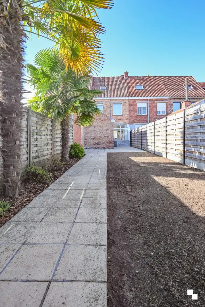 Rijwoning met uitweg achteraan en ruime garage te Izegem foto 26