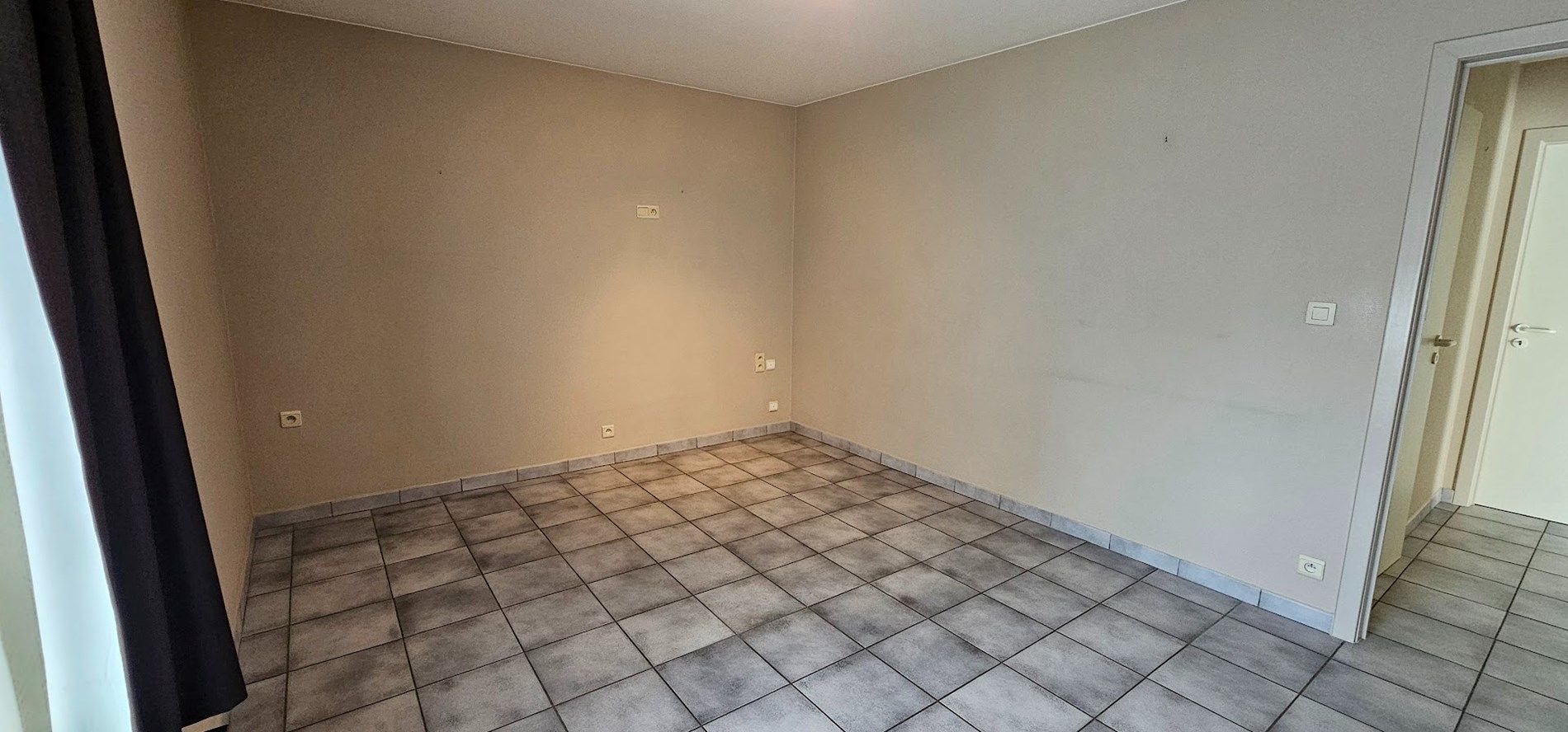 Ruim appartement met terras, lift en 2 slaapkamers in Sint-Eloois-Winkel - Energielabel B, EPC-waarde 128.00 - inclusief parkeerplaats foto 12