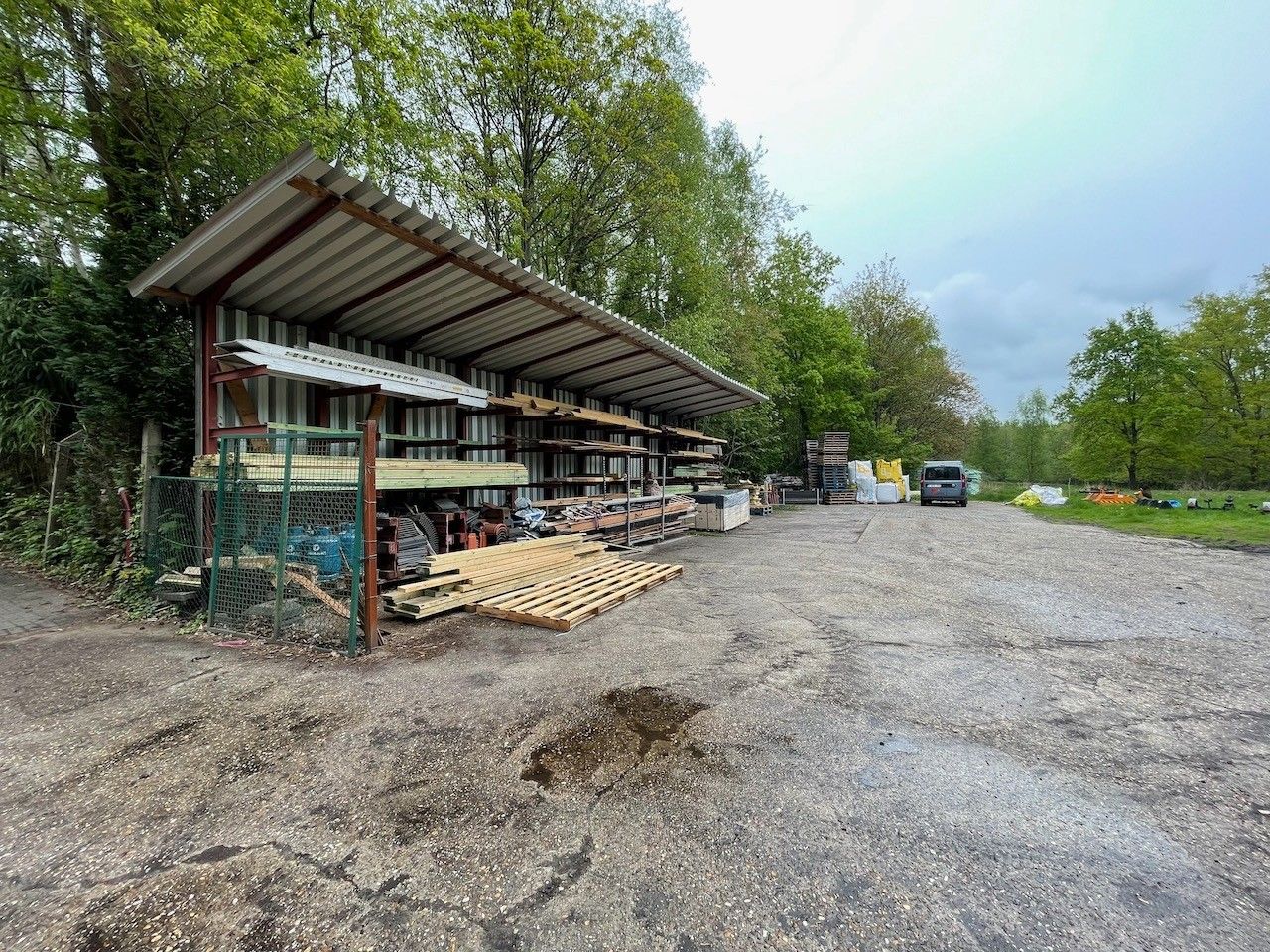 Genk, Huiskensweier 35: Ruime woning met magazijn, kantoorruimte, ruime garage, opslagplaats, 3 slaapkamers, 2 badkamers,... op 53a62ca vlot bereikbaar vlakbij Natuurgebied "De Maten". foto 10