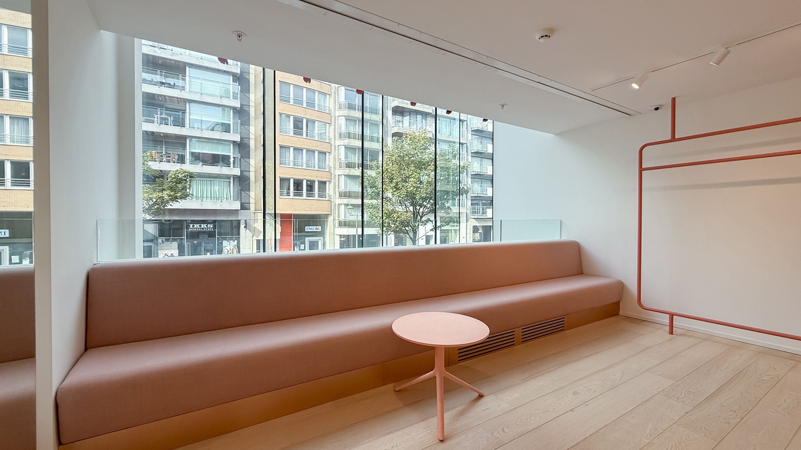 Exclusief winkelpand op toplocatie in de Lippenslaan... foto 13