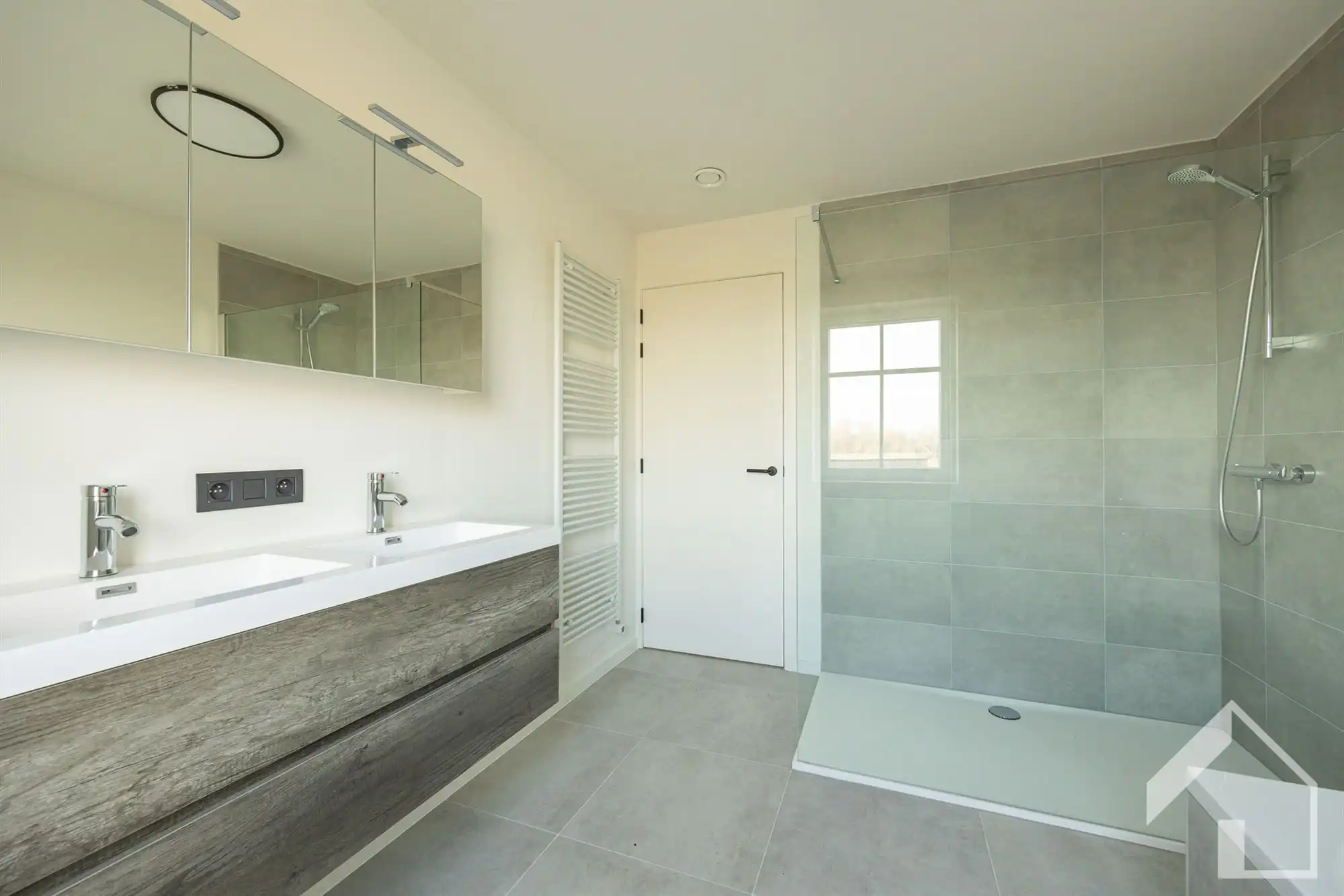 Prachtige nieuwbouwwoning (BEN) voorzien van alle comfort foto 11