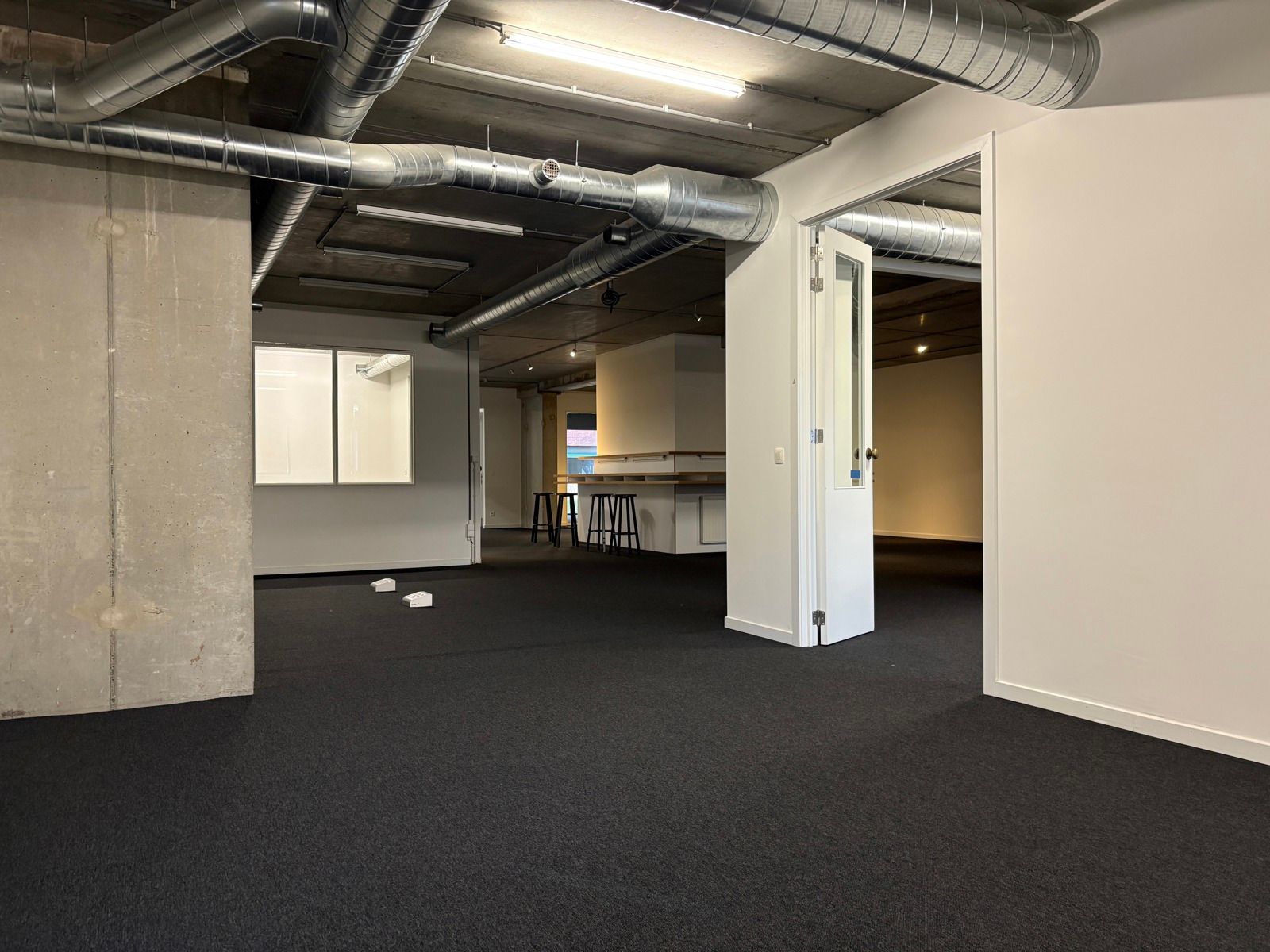 Modern kantoor met parkings foto 10