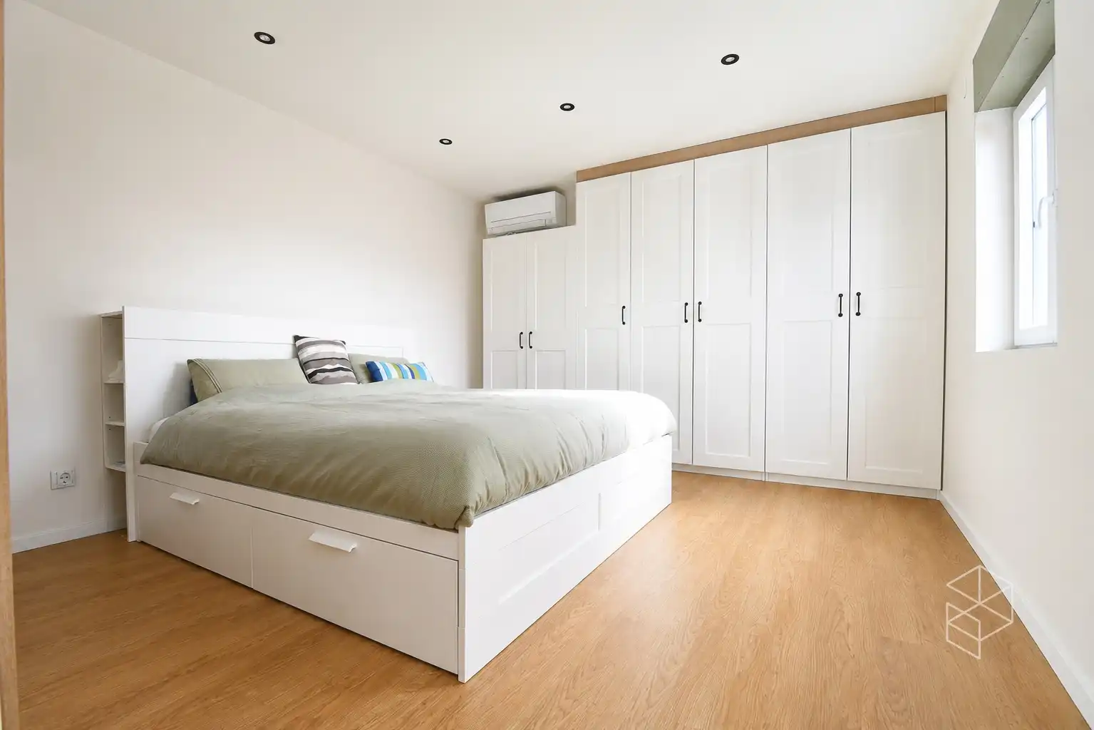 Recente (bj. 2024) royale woning &nbsp;met 3 grote SLPK en tuin op uiterst rustige locatie foto 7