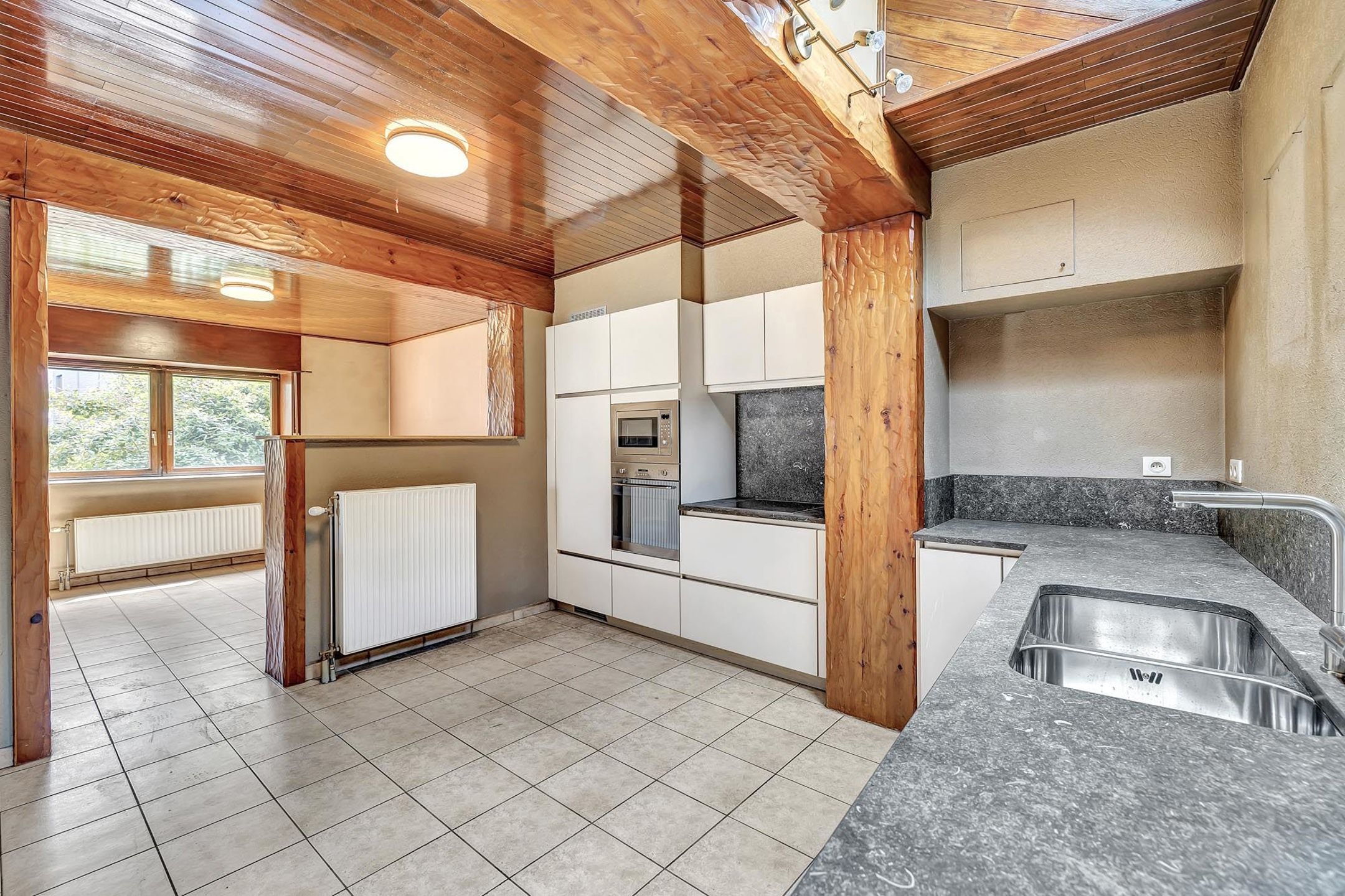 Te renoveren halfopen bebouwing met 2 slaapkamers  foto 9