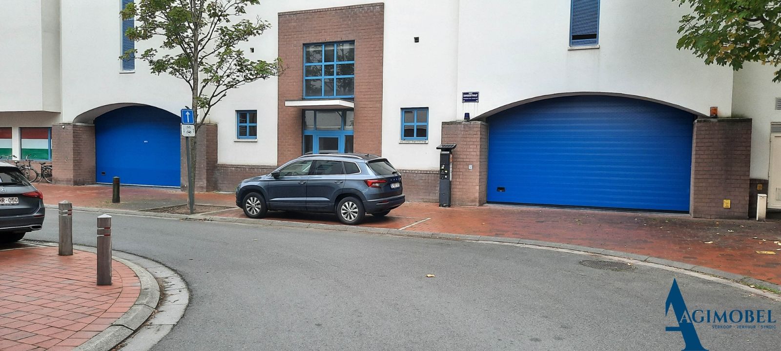 Gemakkelijke  garagebox op niveau +1 in het centrum nabij de Lippenslaan te Knokke . foto {{pictureIndex}}