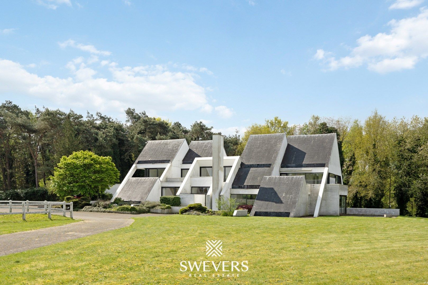 Hoofdfoto van de publicatie: Exclusieve villa op magnifiek domein van bijna 3ha te Oudsbergen