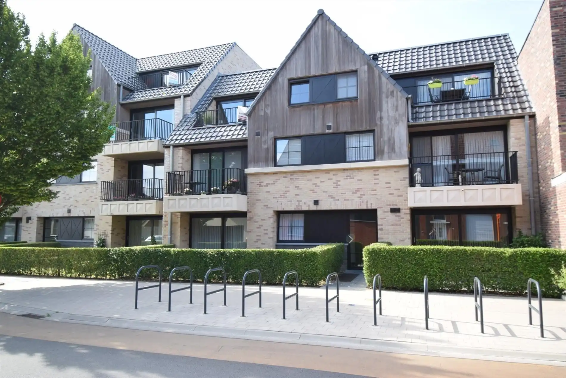 GEZELLIG INSTAPKLAAR TWEE-SLAAPKAMERAPPARTEMENT foto {{pictureIndex}}