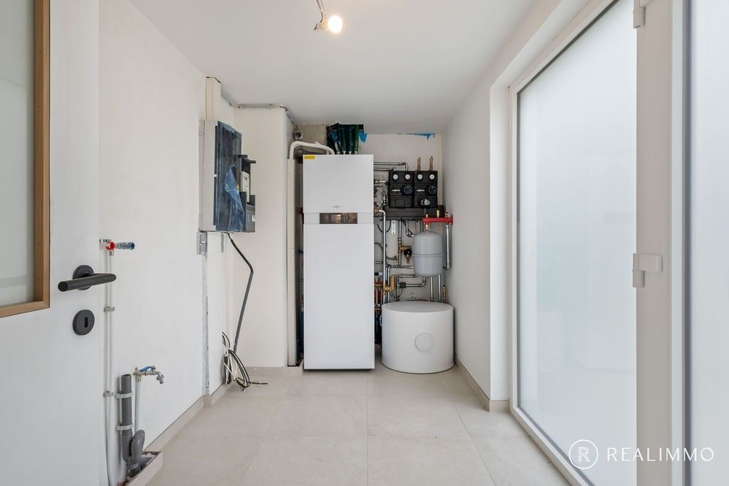Instapklare topper met garage in Zwevegem! foto 9