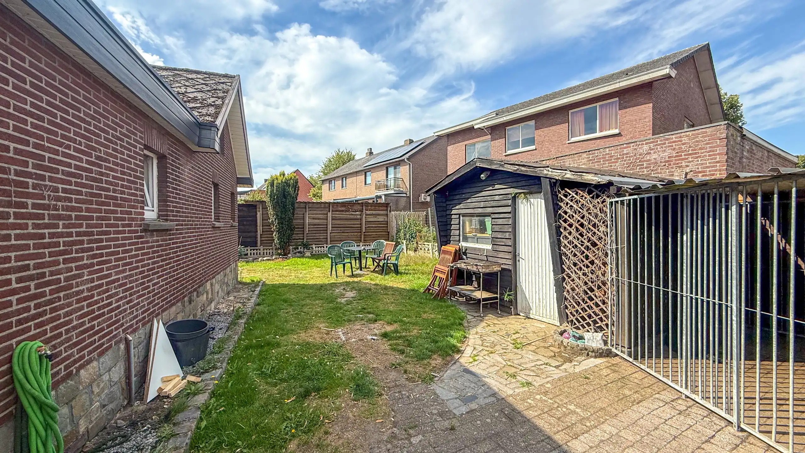 Ruime gezinswoning op groot perceel met veranda en tuin! foto 30