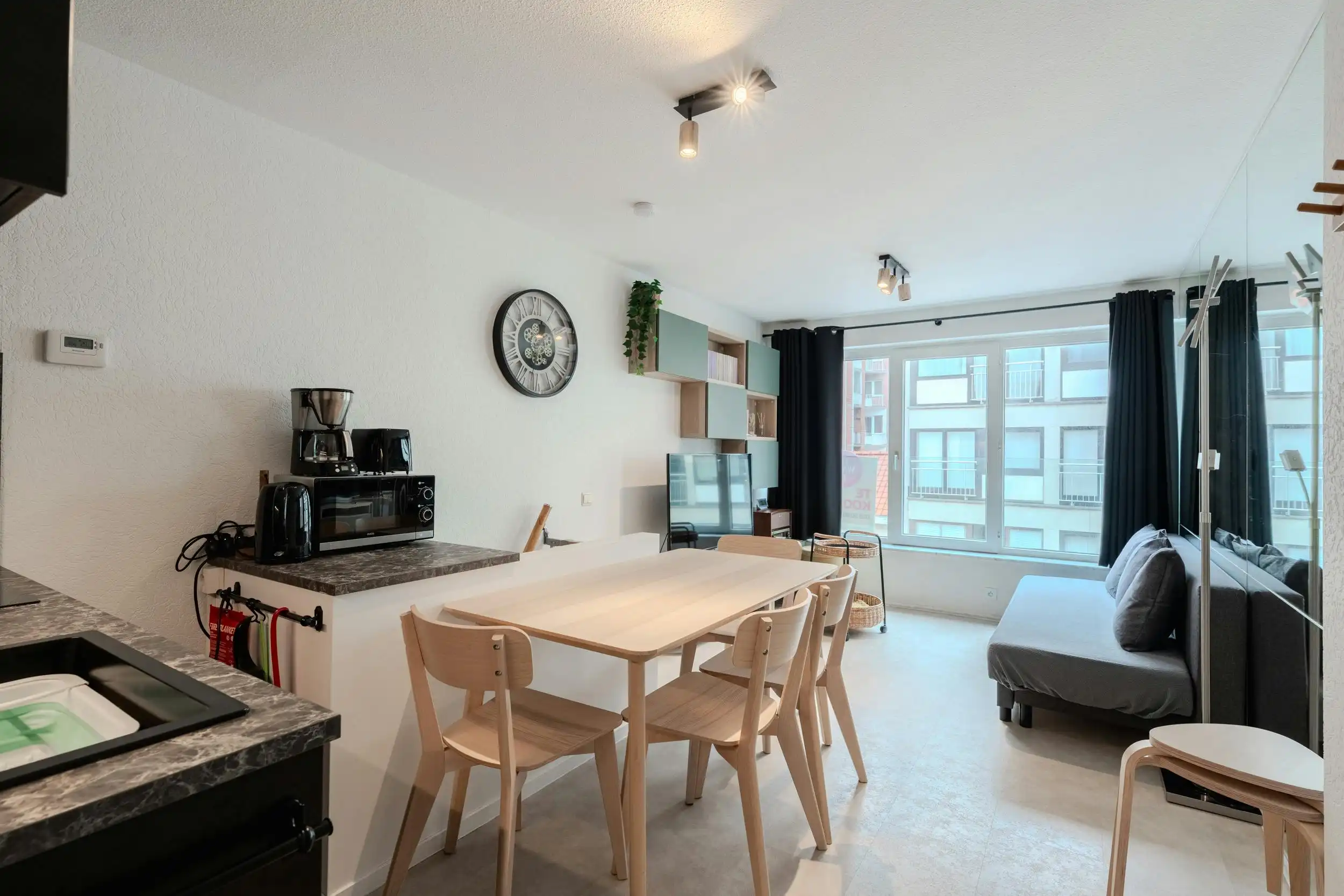 Uniek 1-slaapkamerappartement te koop vlakbij zee te Oostende foto 2