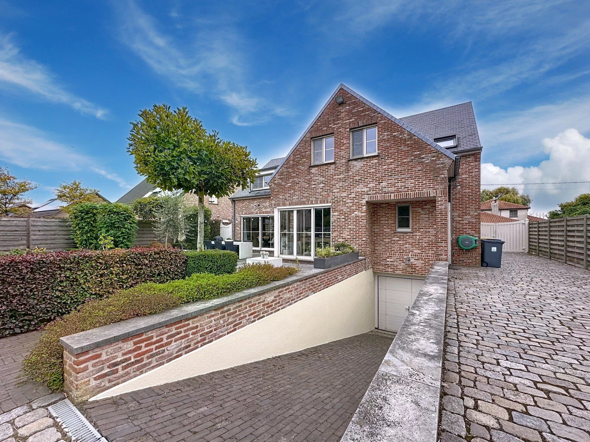 Prachtige landelijke gelegen vrijstaande woning uit 2001, gelegen op een perceel van 16a 43ca. Deze woning biedt comfort, ruimte en privacy met hoogwaardige afwerking en moderne gemakken. foto 52