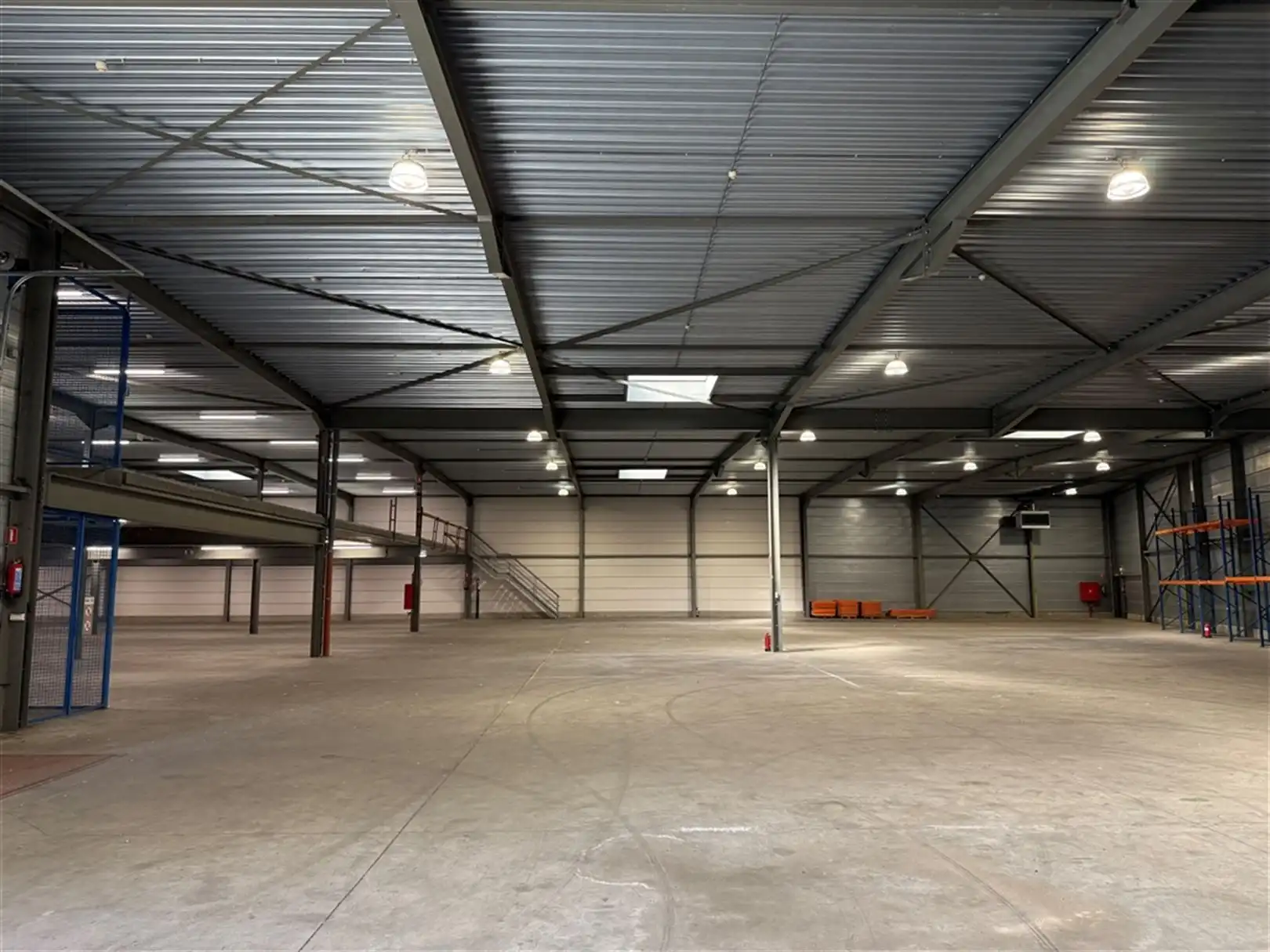 Polyvalent bedrijfsgebouw foto 7