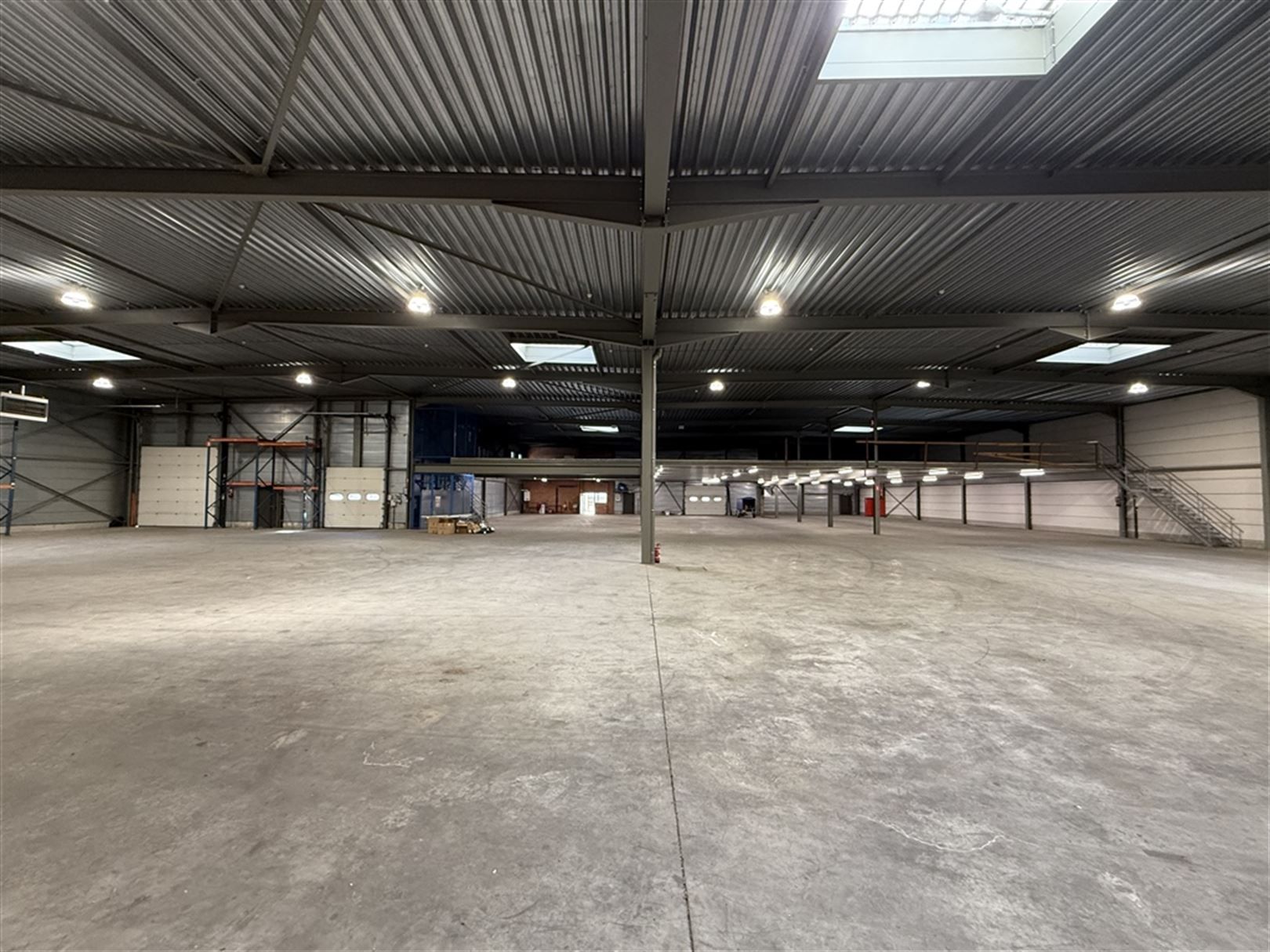 Polyvalent bedrijfsgebouw foto 7