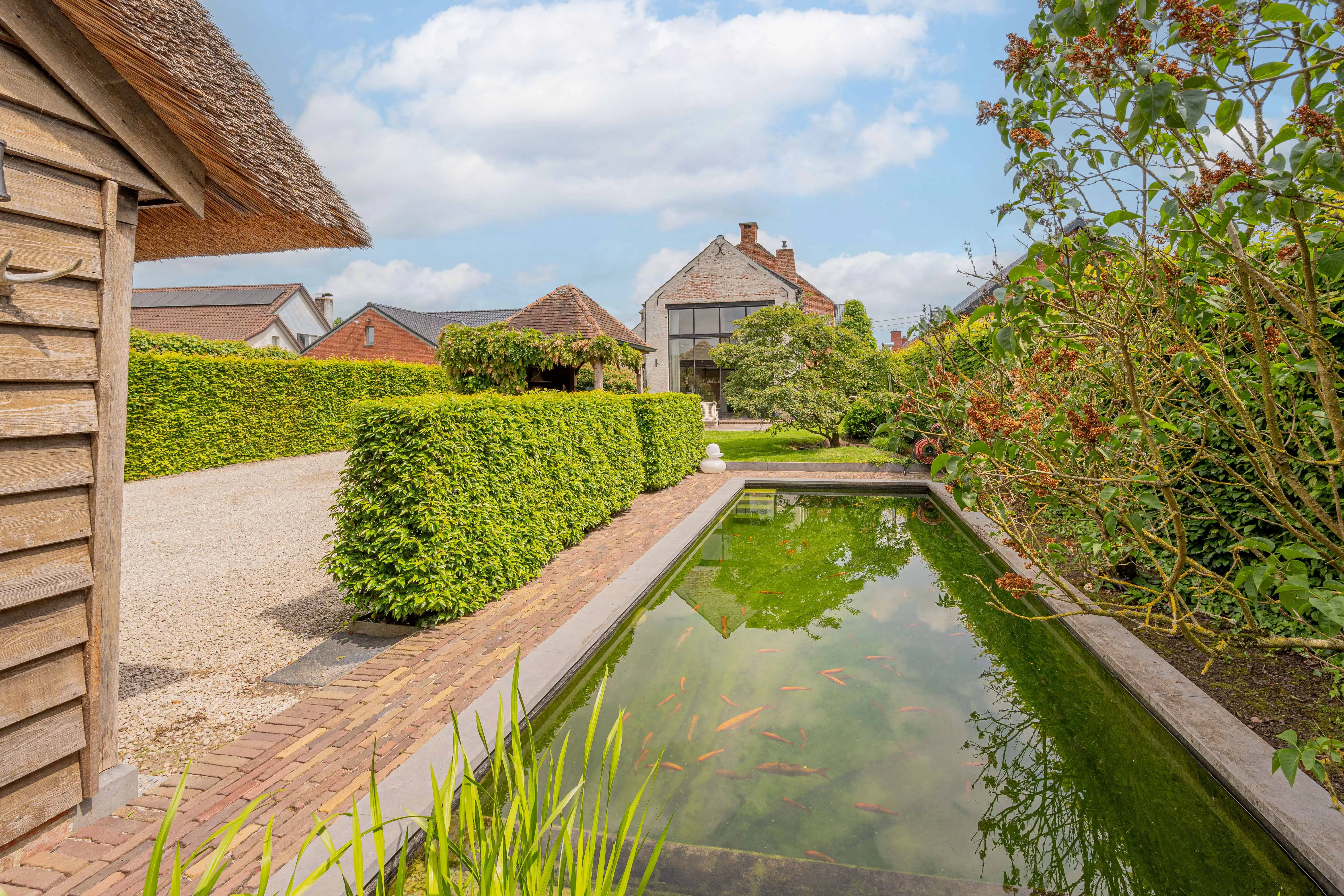 Exclusieve high-end gezinswoning prachtige tuin foto 2