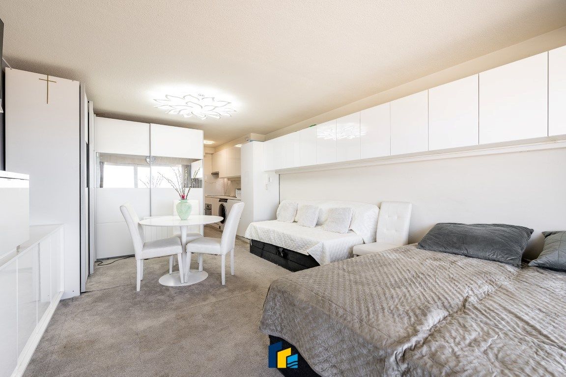 Prachtig vernieuwde studio met zeezicht op toplocatie foto 8