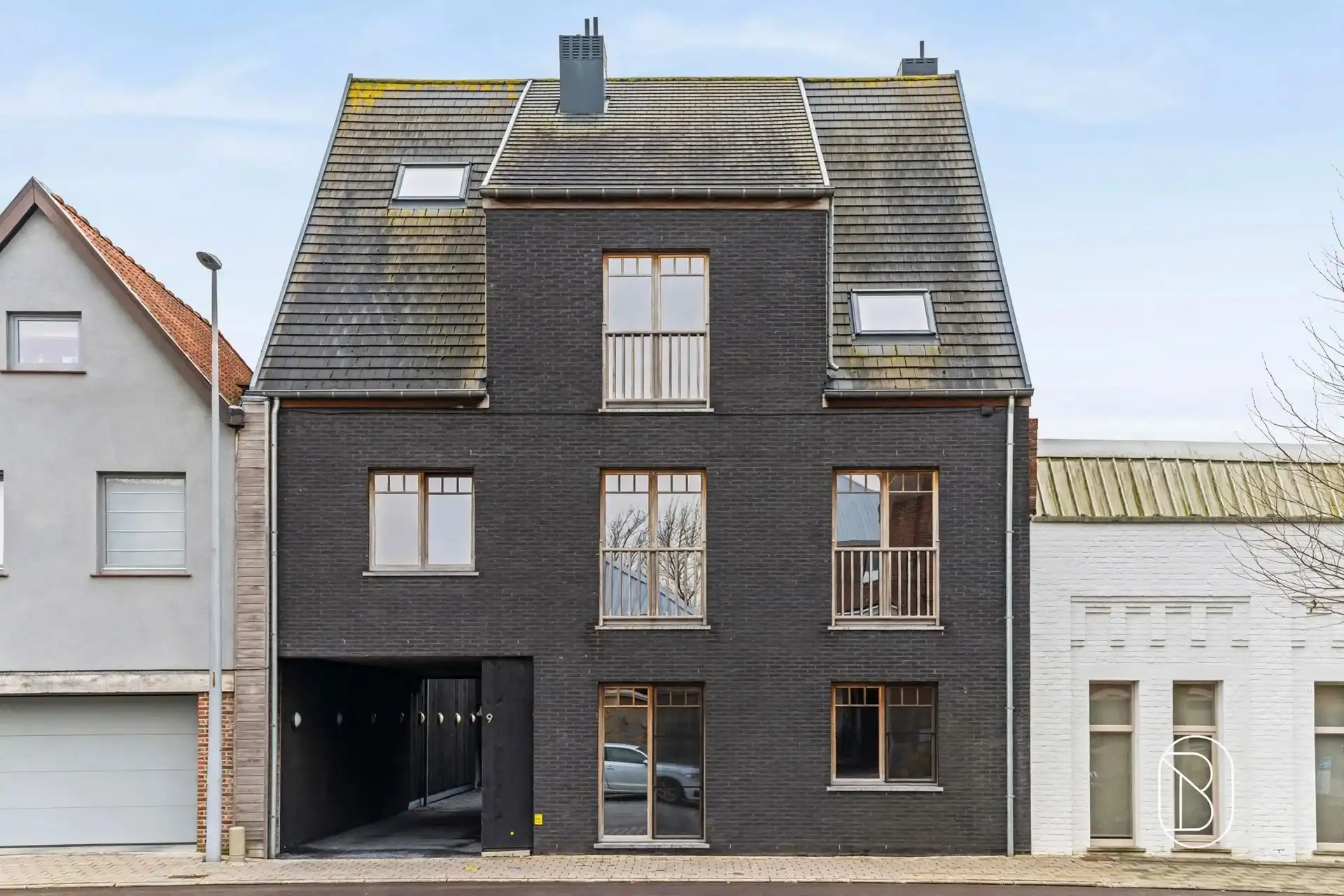 Garage voor 2 auto's in centrum Roeselare met boverberging! foto 2
