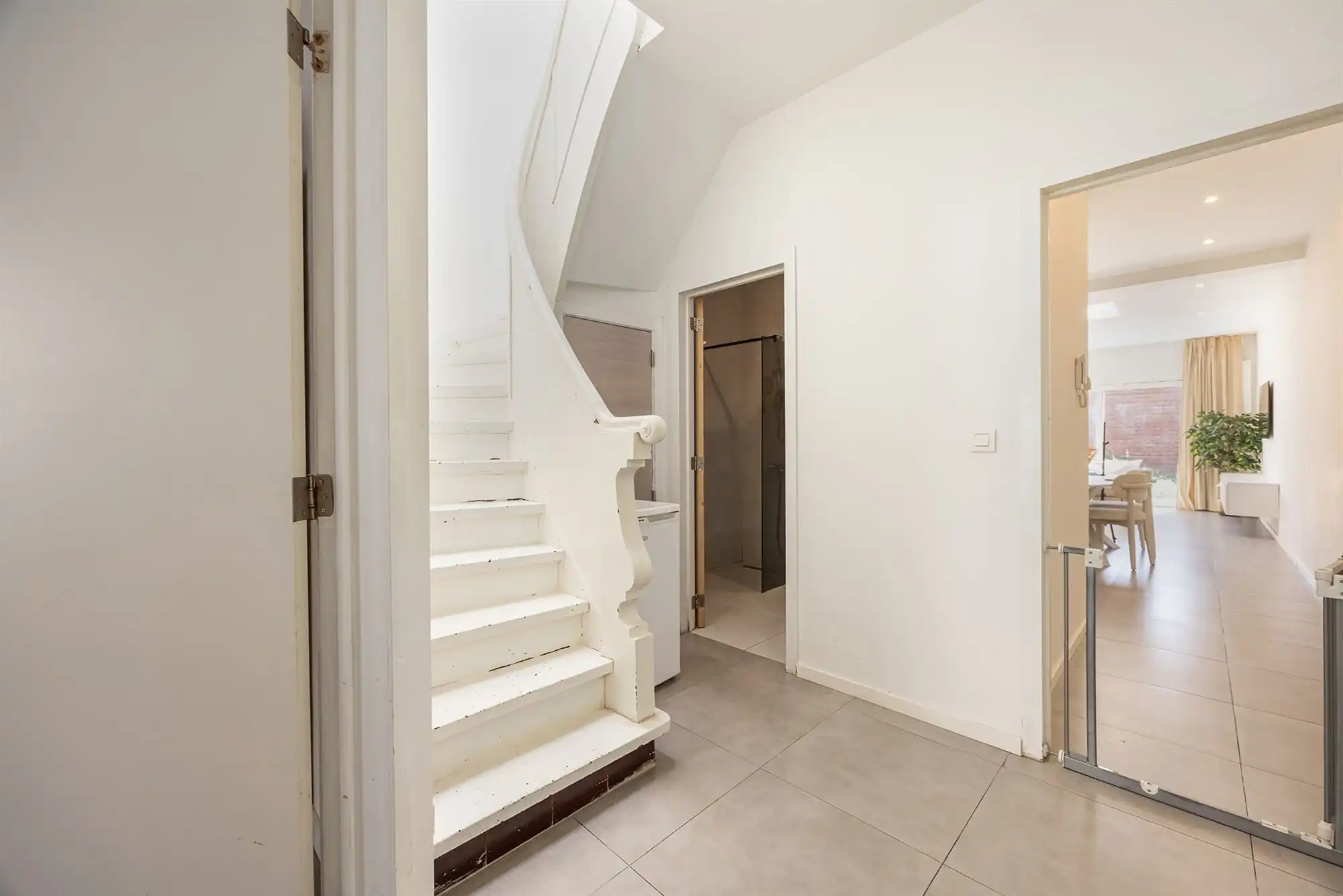 Instapklaar eengezinswoning met 3 slaapkamers en tuin foto 17