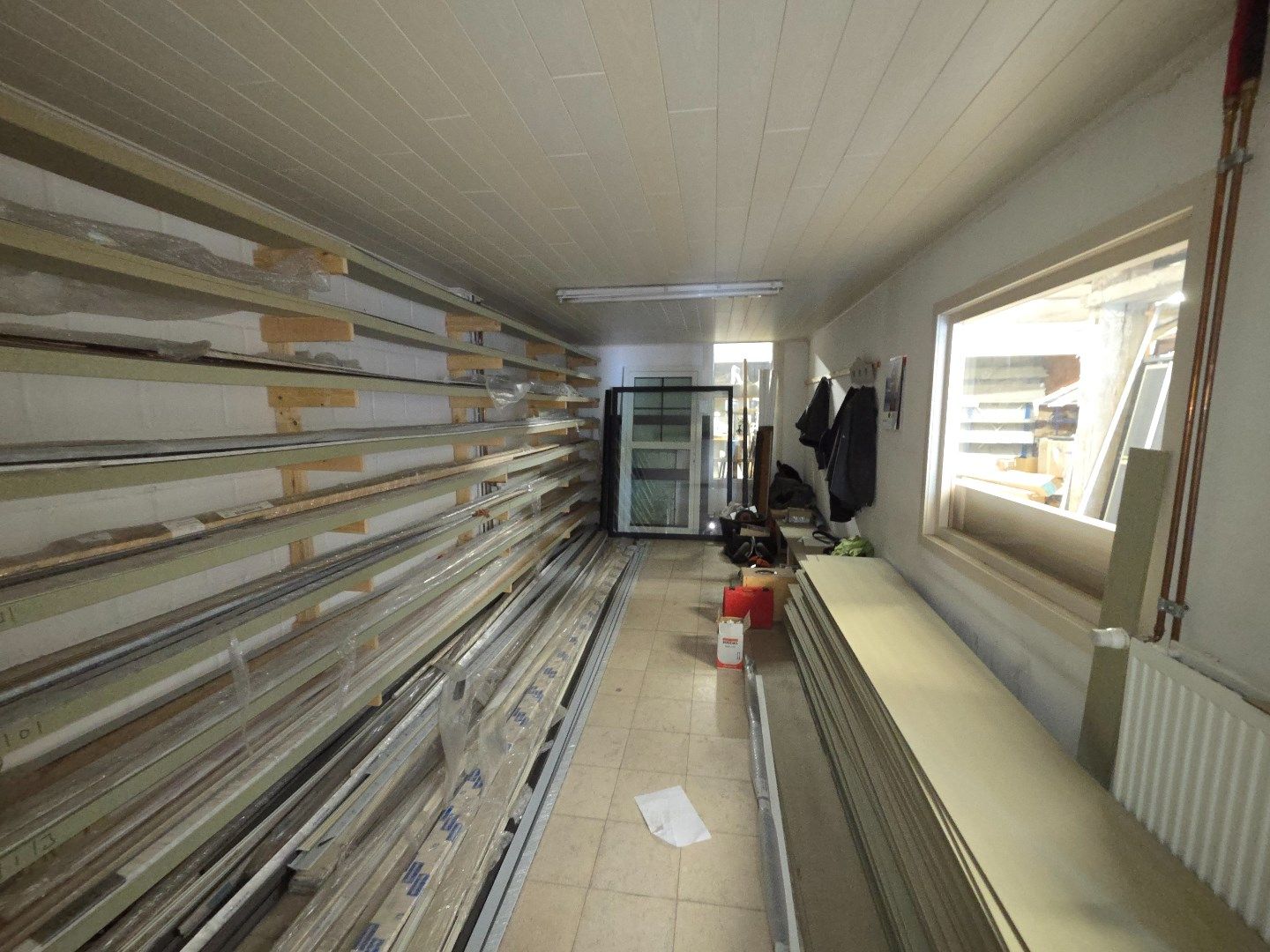 Magazijn van 220m² op commercieel centrum Pottelberg foto 11