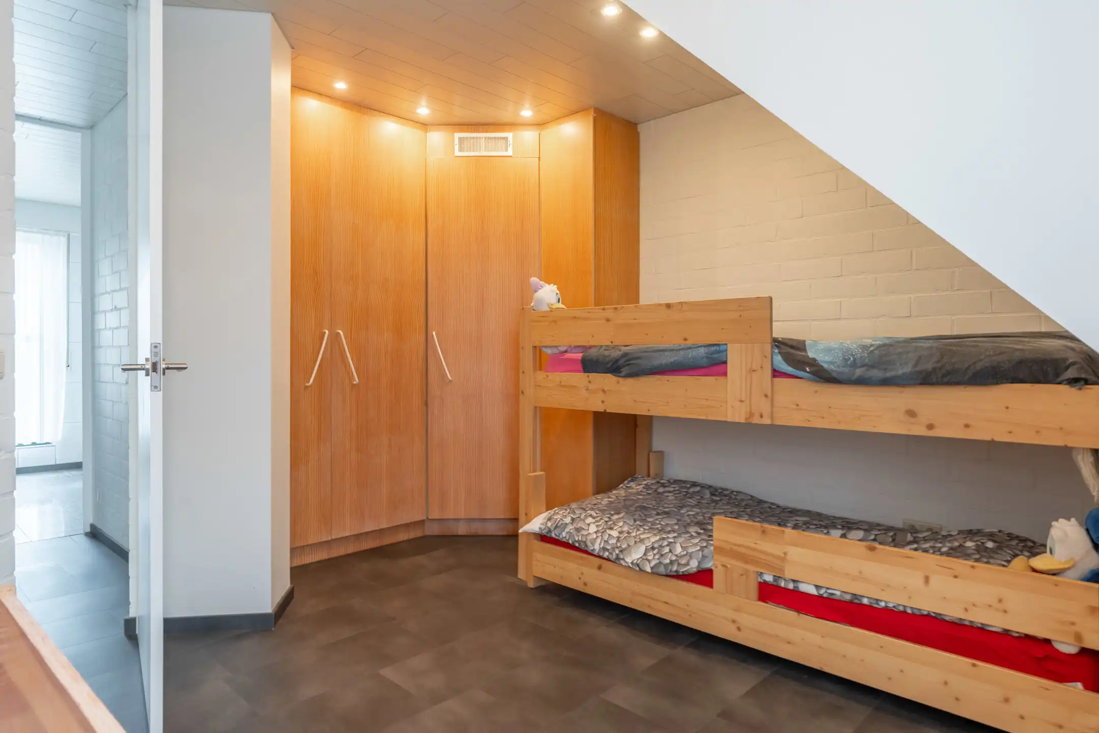 Ruim en gunstig gelegen handelspand met woonst in Vosselaar foto 37