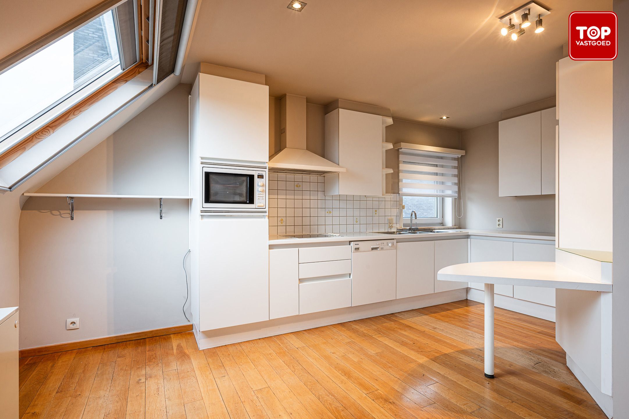 Instapklaar 2 slaapkamer appartement met garage in kleinschalig gebouw foto 8