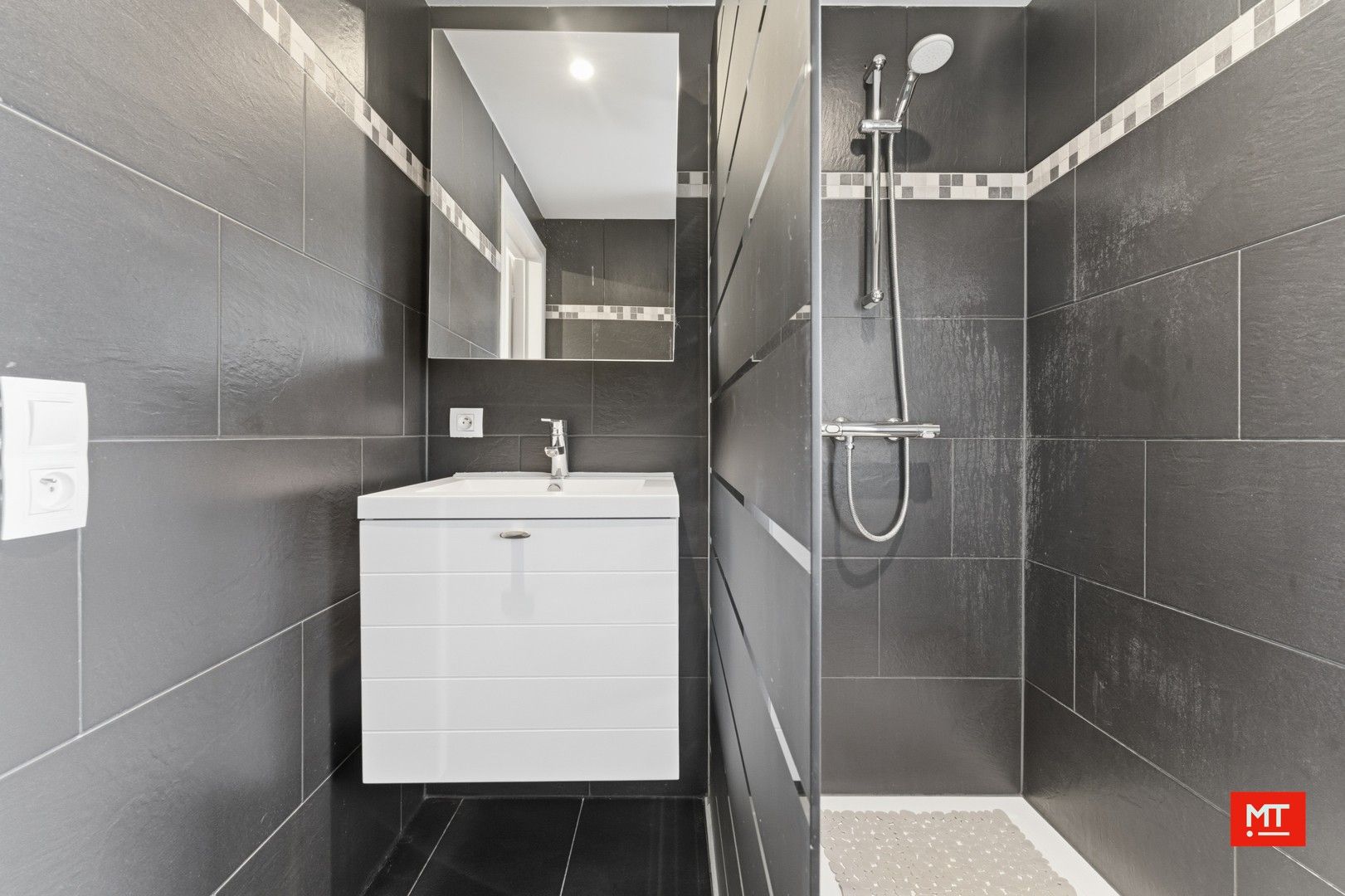 Instapklare halfopen bebouwing met 4 slaapkamers, tuin en garage op rustige ligging in Zonnebeke foto 12