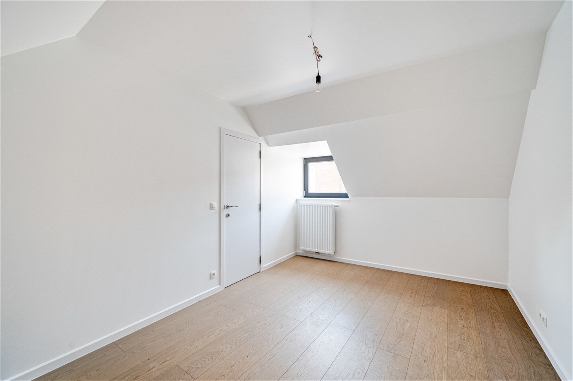 Volledig gerenoveerde woning met 4 mogelijke slaapkamers foto 14