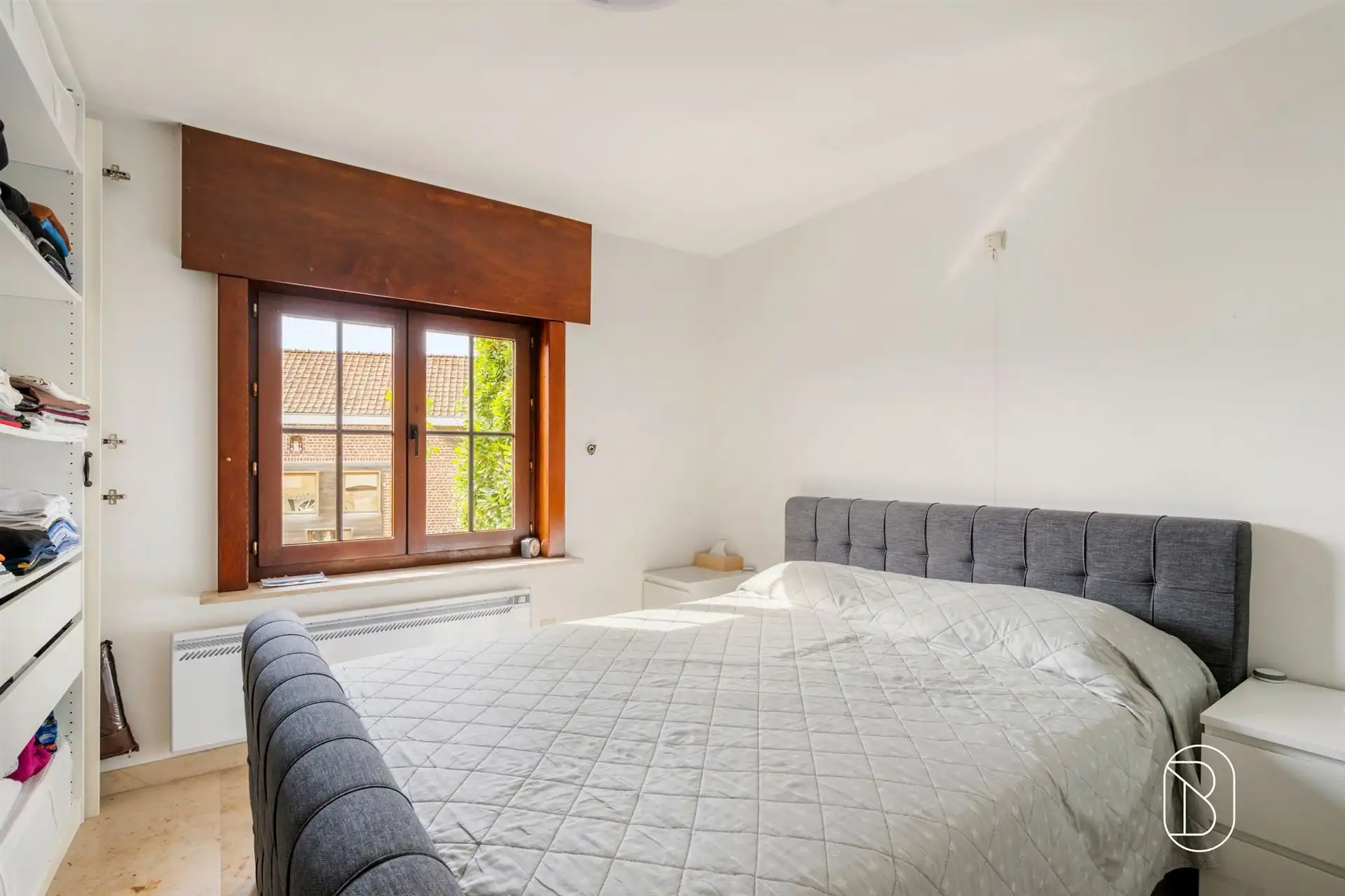 Ruime woning met atelier, bureau en maar liefst 3 garages foto 14