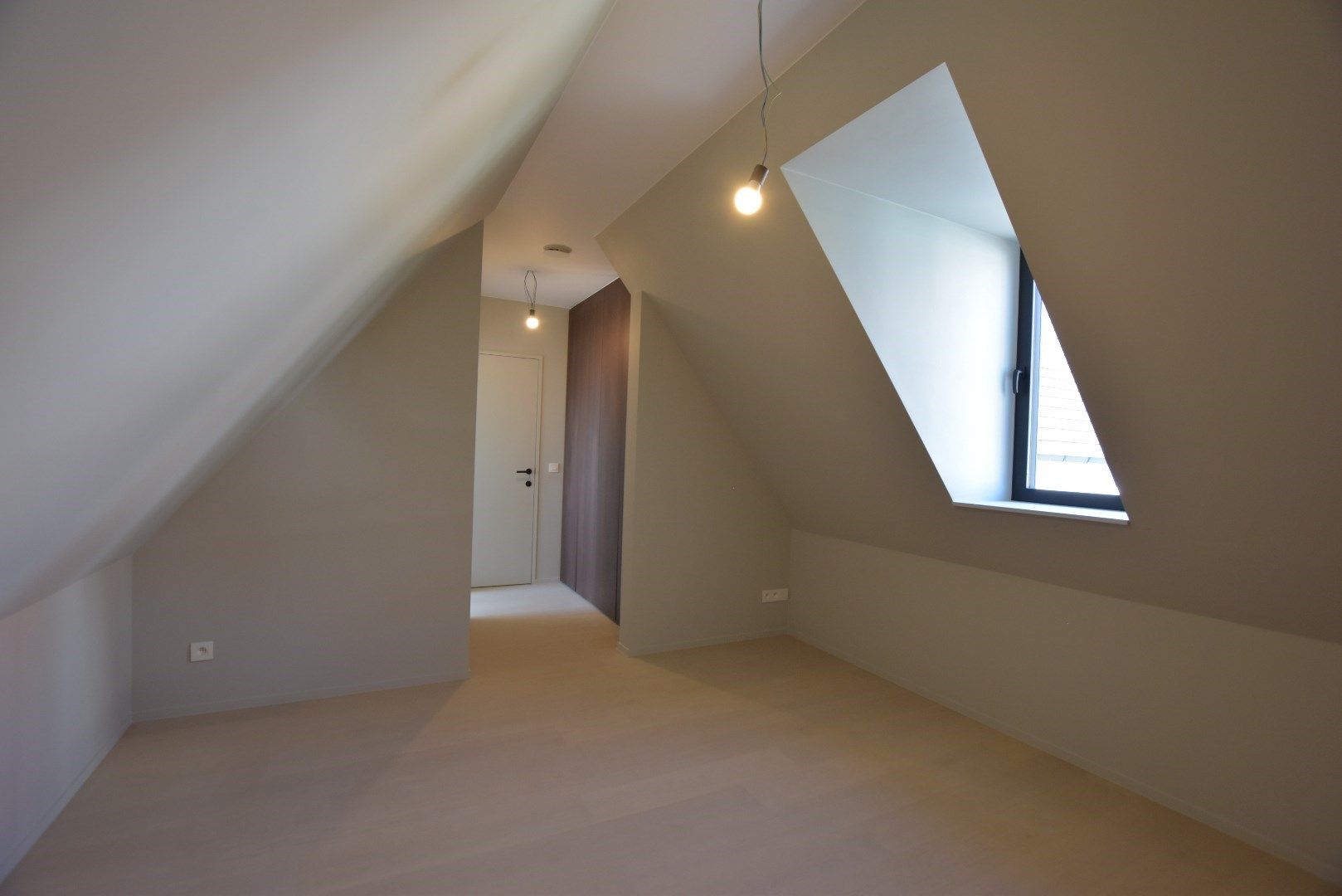 Nieuwbouwwoning rustig gelegen aan Duinenwater foto 15