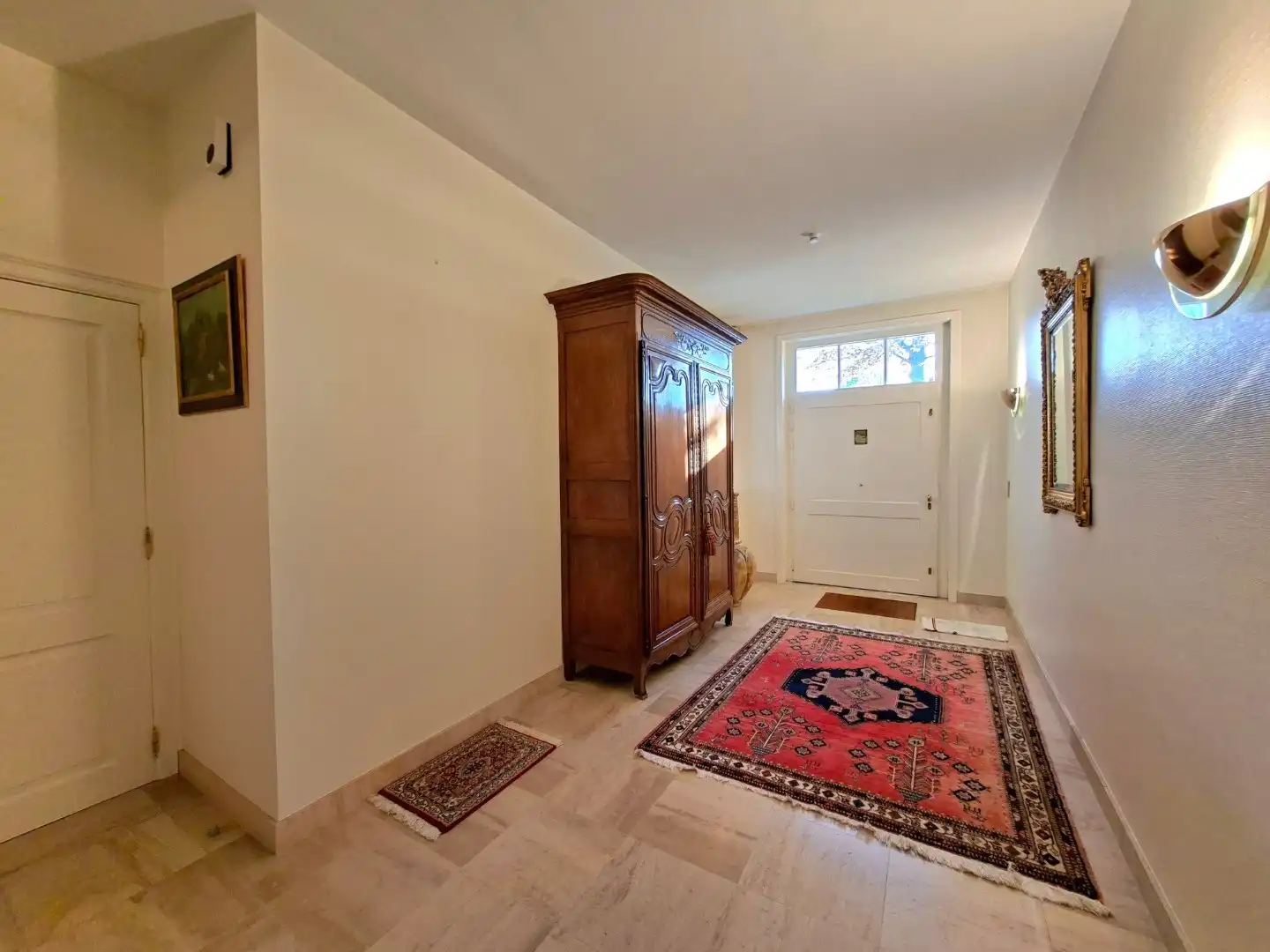 Residentieel gelegen villa foto 10