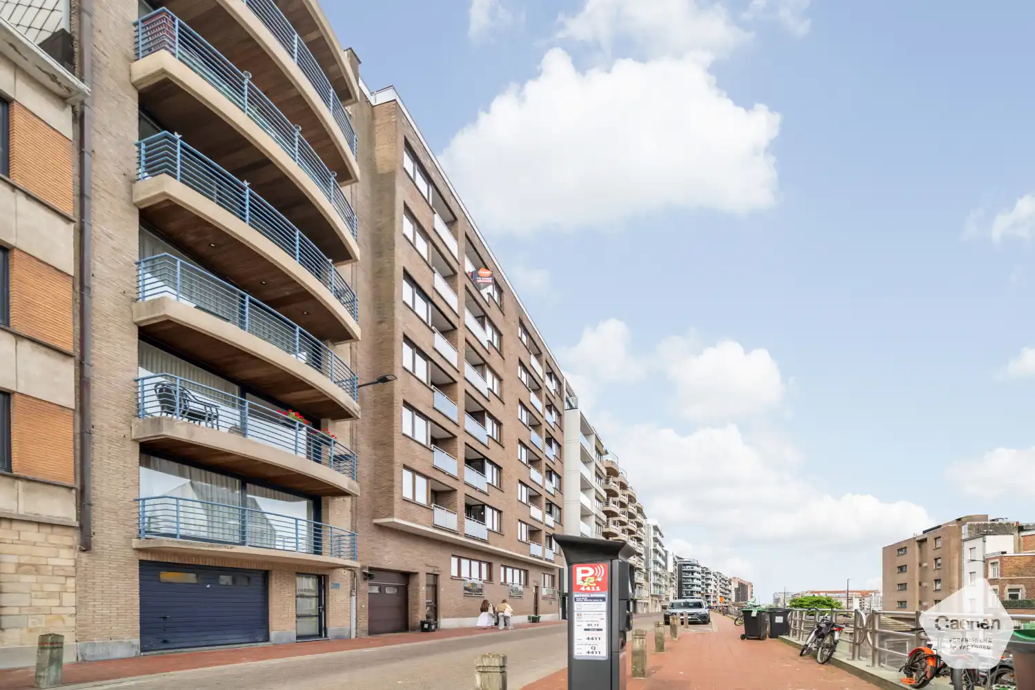Lichtrijk twee slaapkamer appartement met terras op toplocatie foto 15